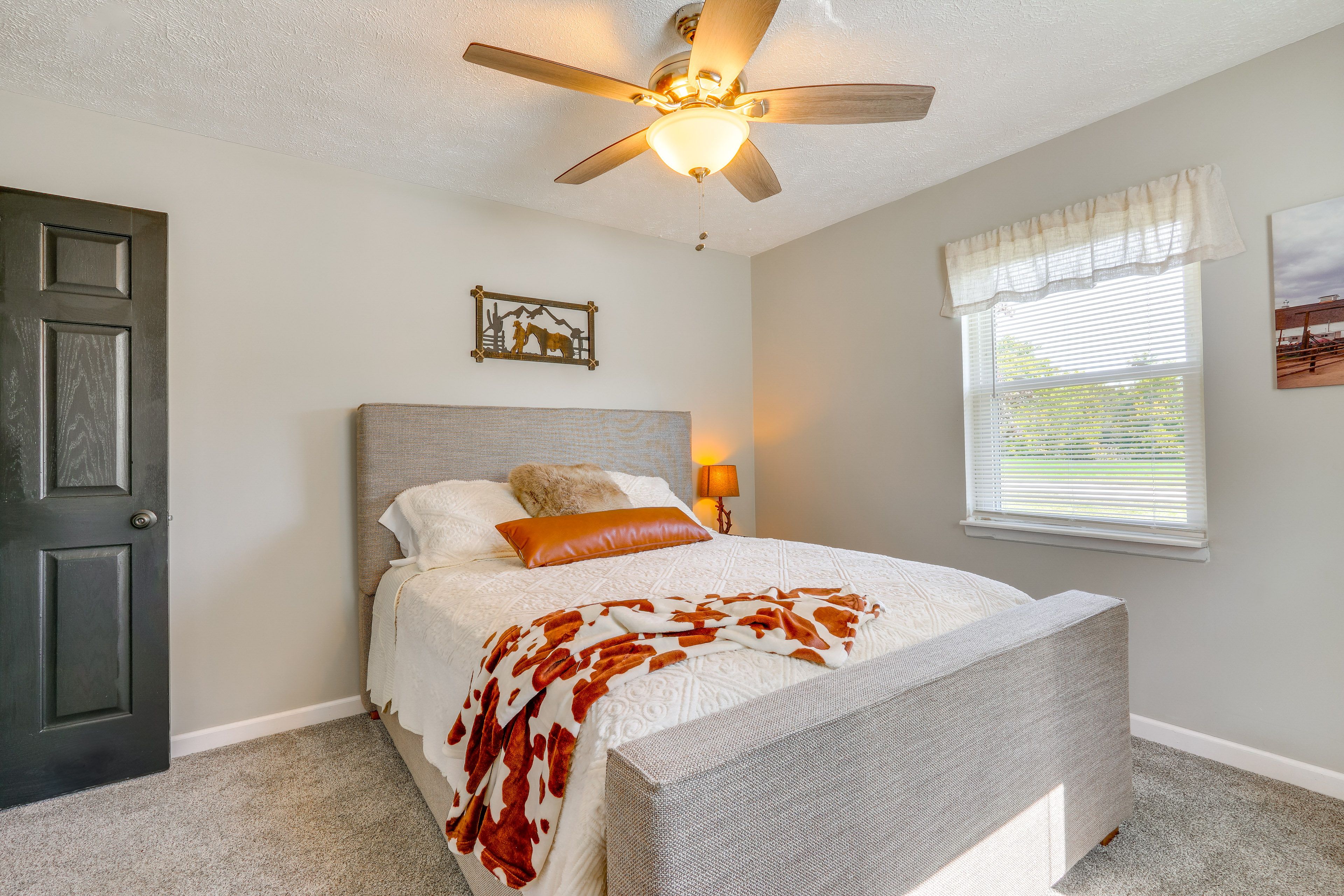 Bedroom 2 | Queen Bed | Smart TV