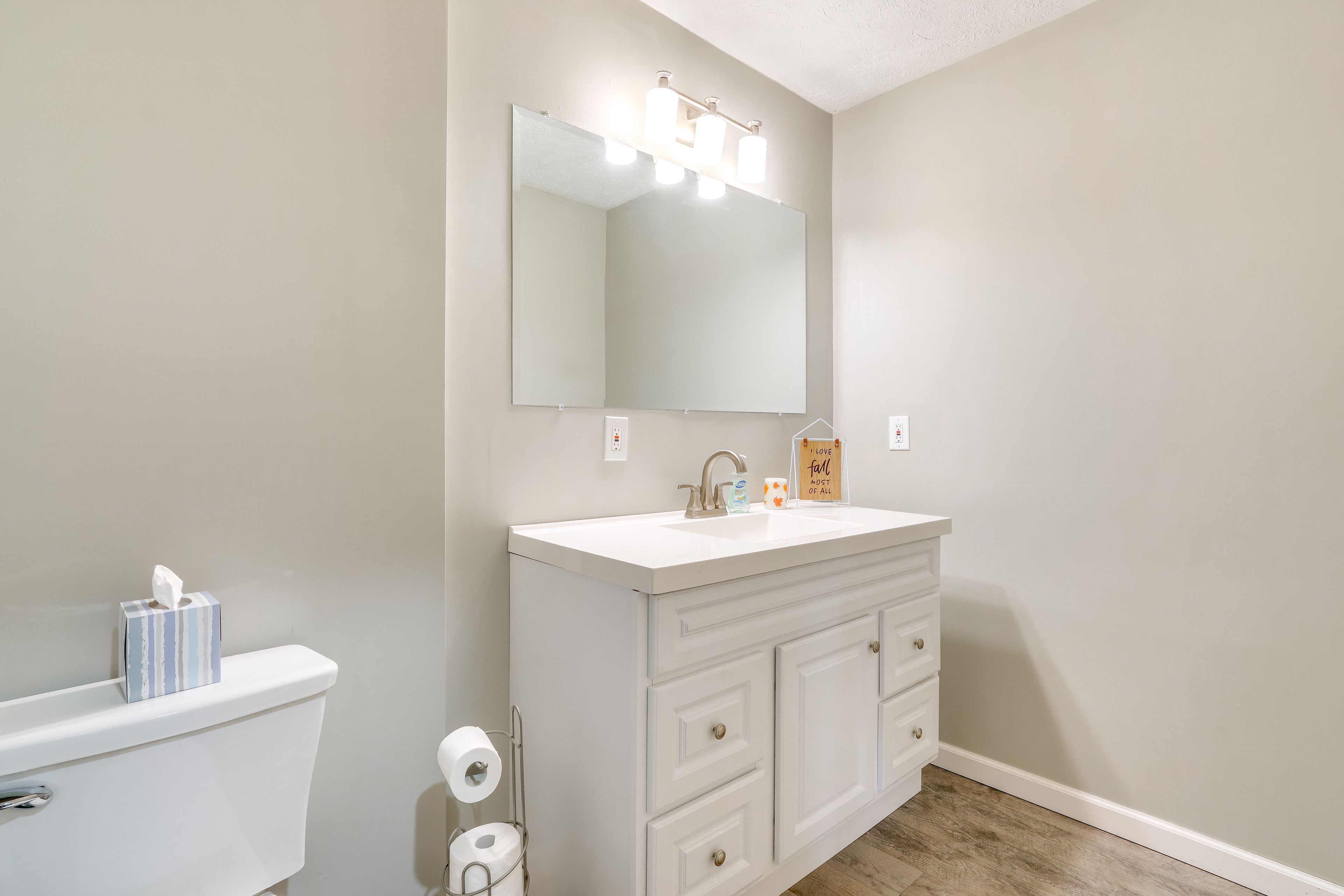 Full Bathroom | Towels Provided