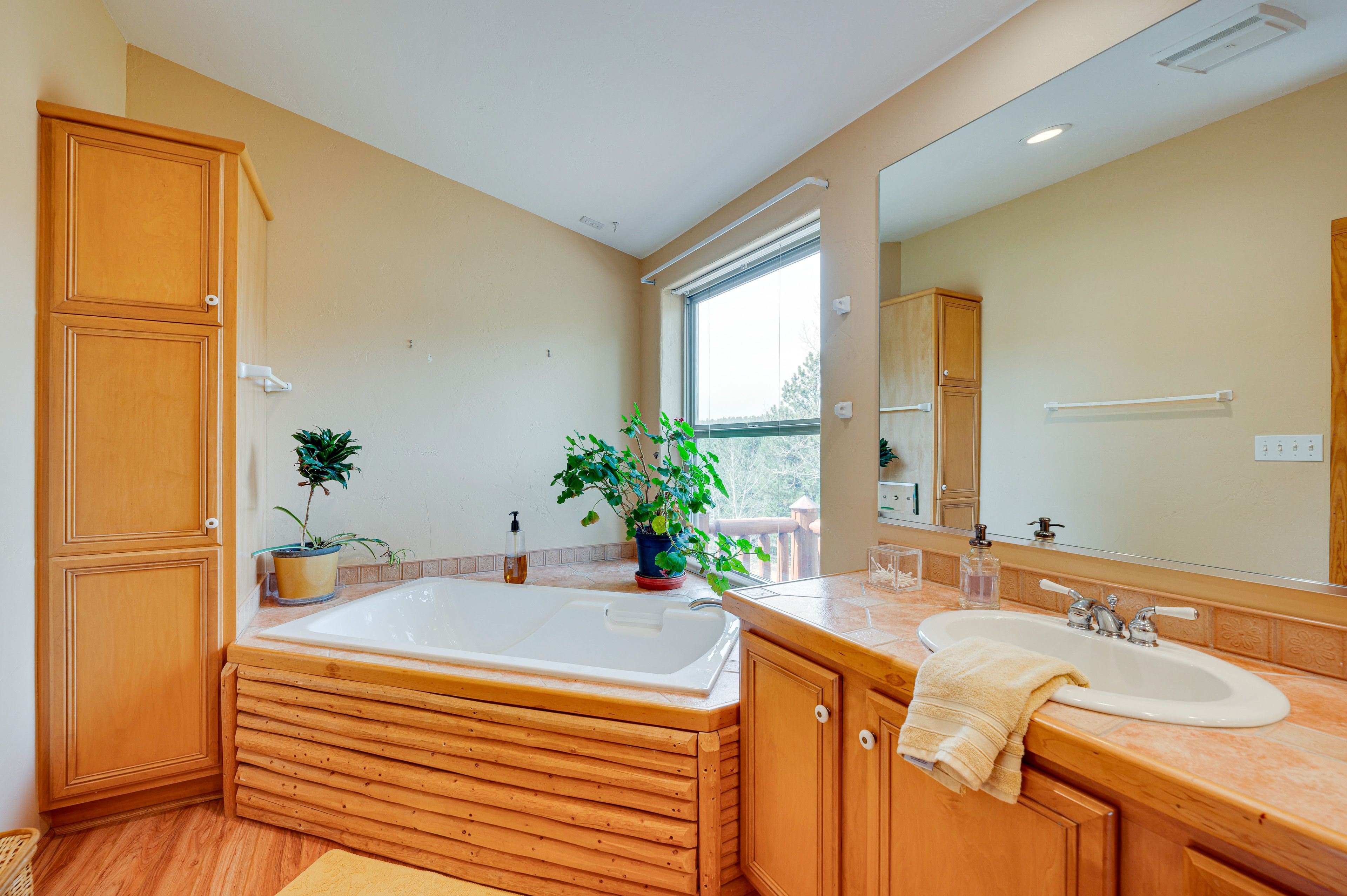 Full Bathroom | Complimentary Toiletries