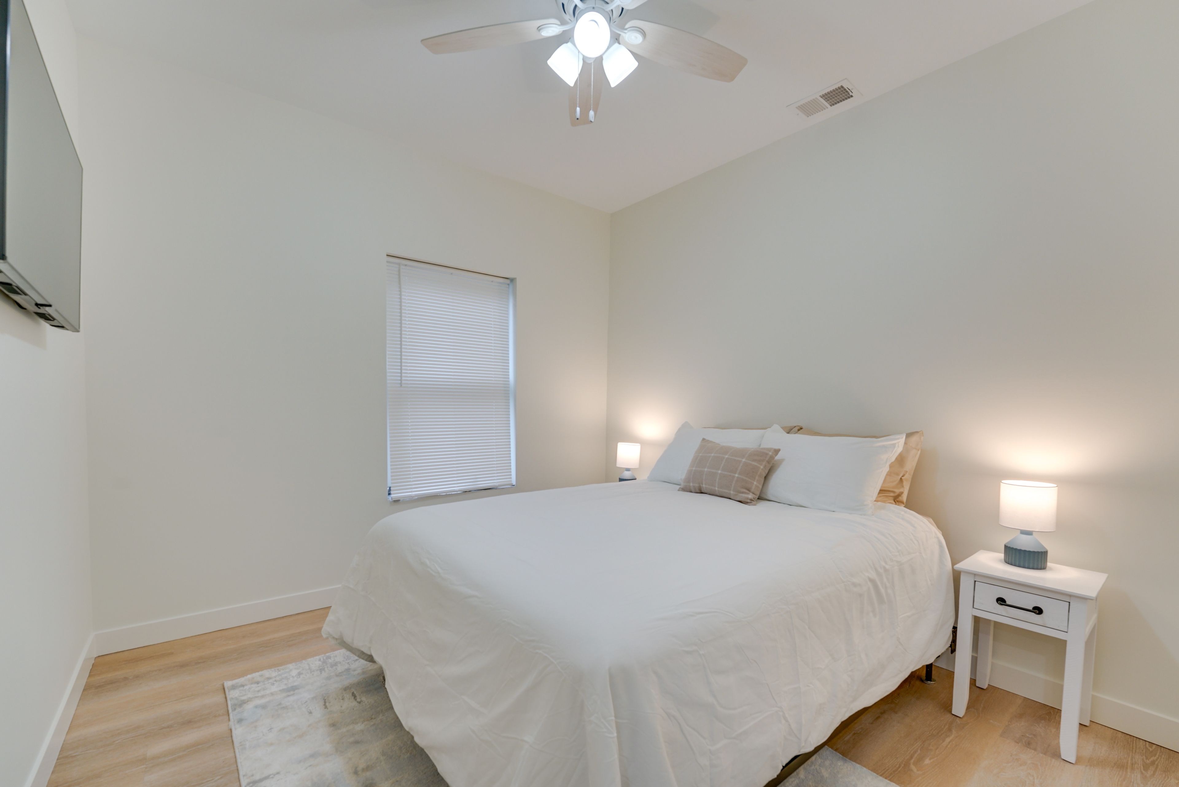 Bedroom 2 | Queen Bed | Smart TV