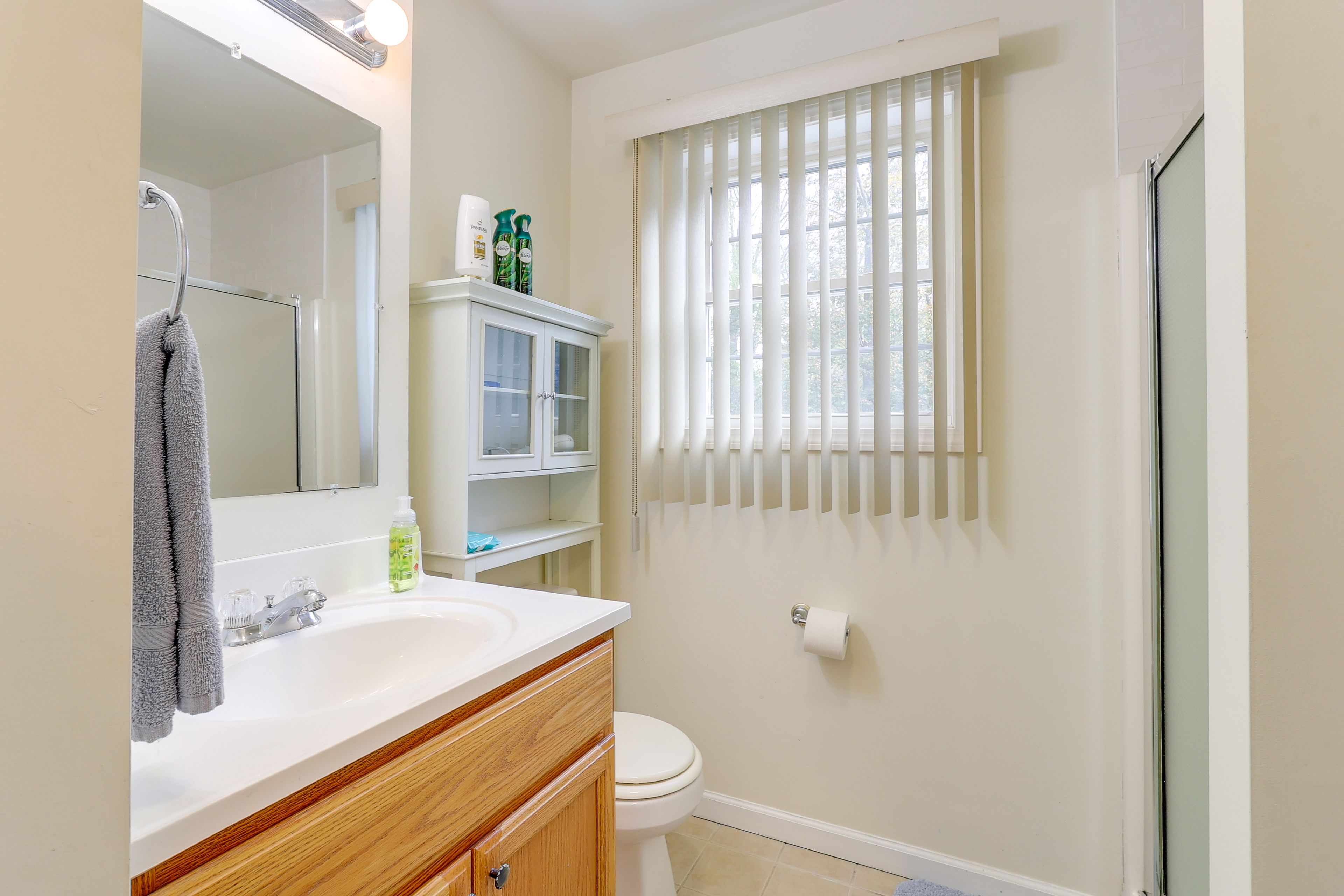Full Bathroom | Towels Provided | Complimentary Toiletries