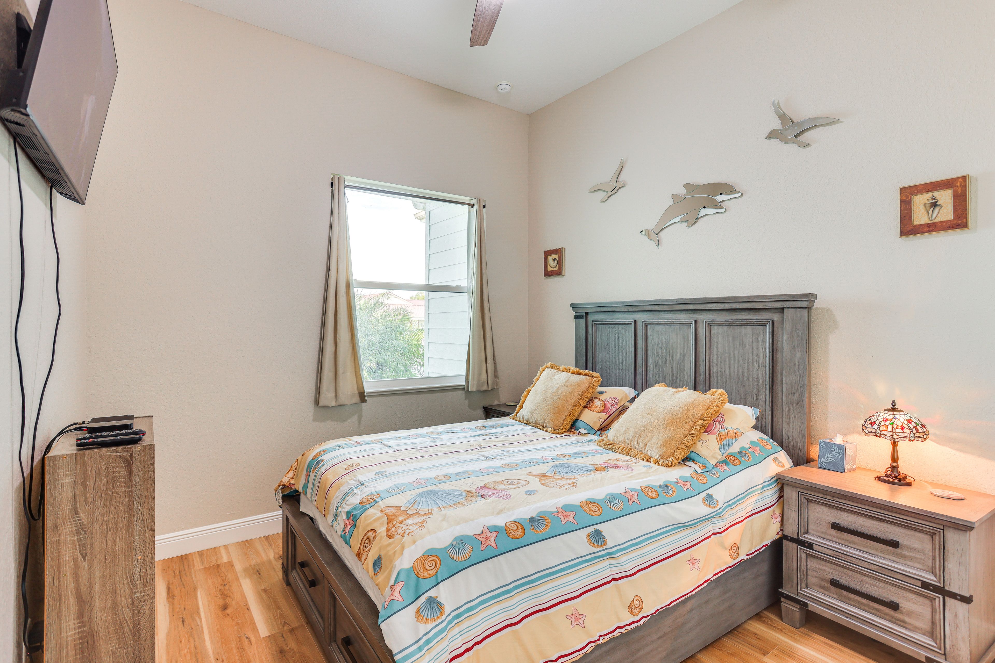 Bedroom 2 | Queen Bed