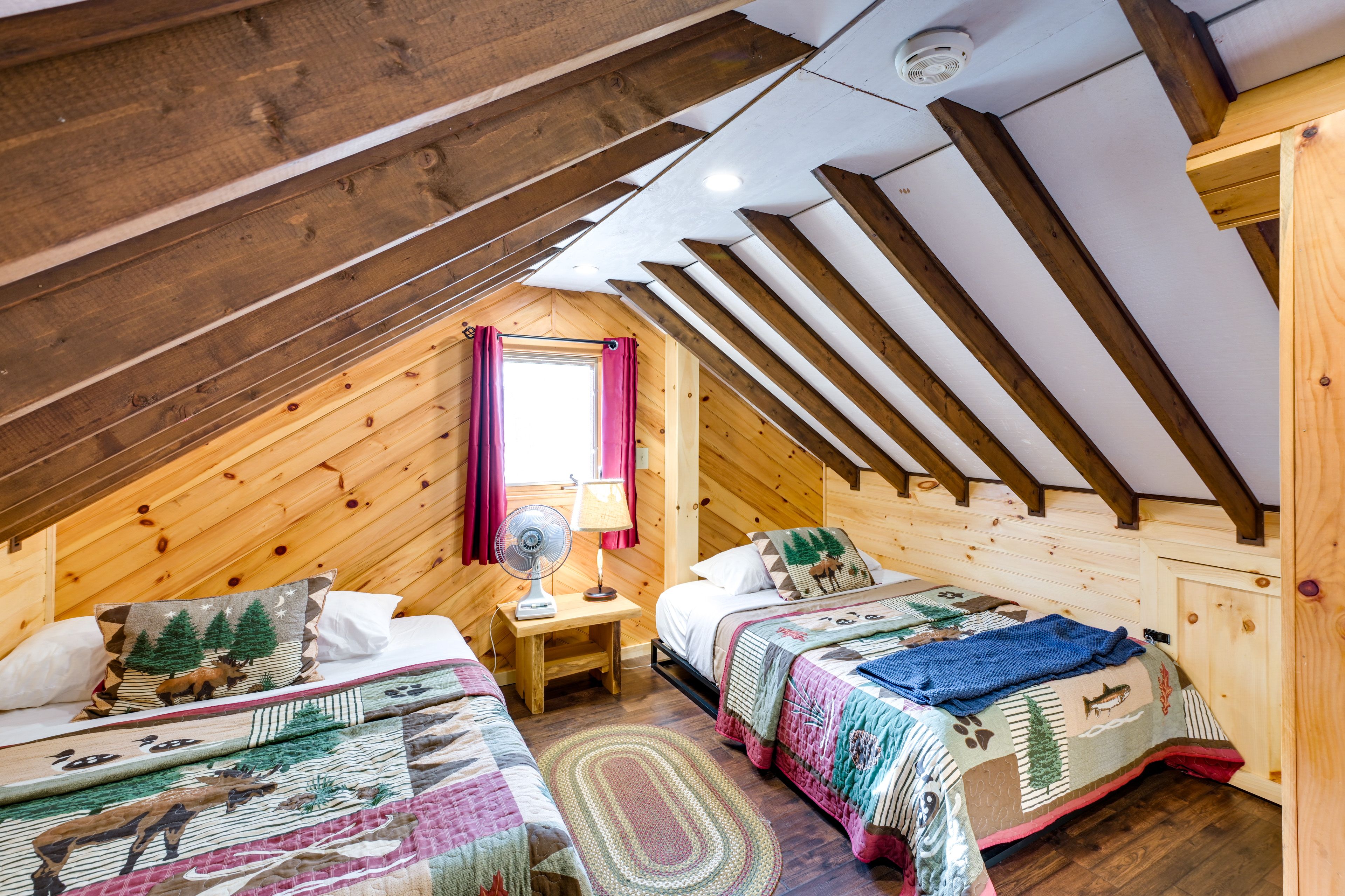 Loft | 2 Full Beds | 2nd Floor