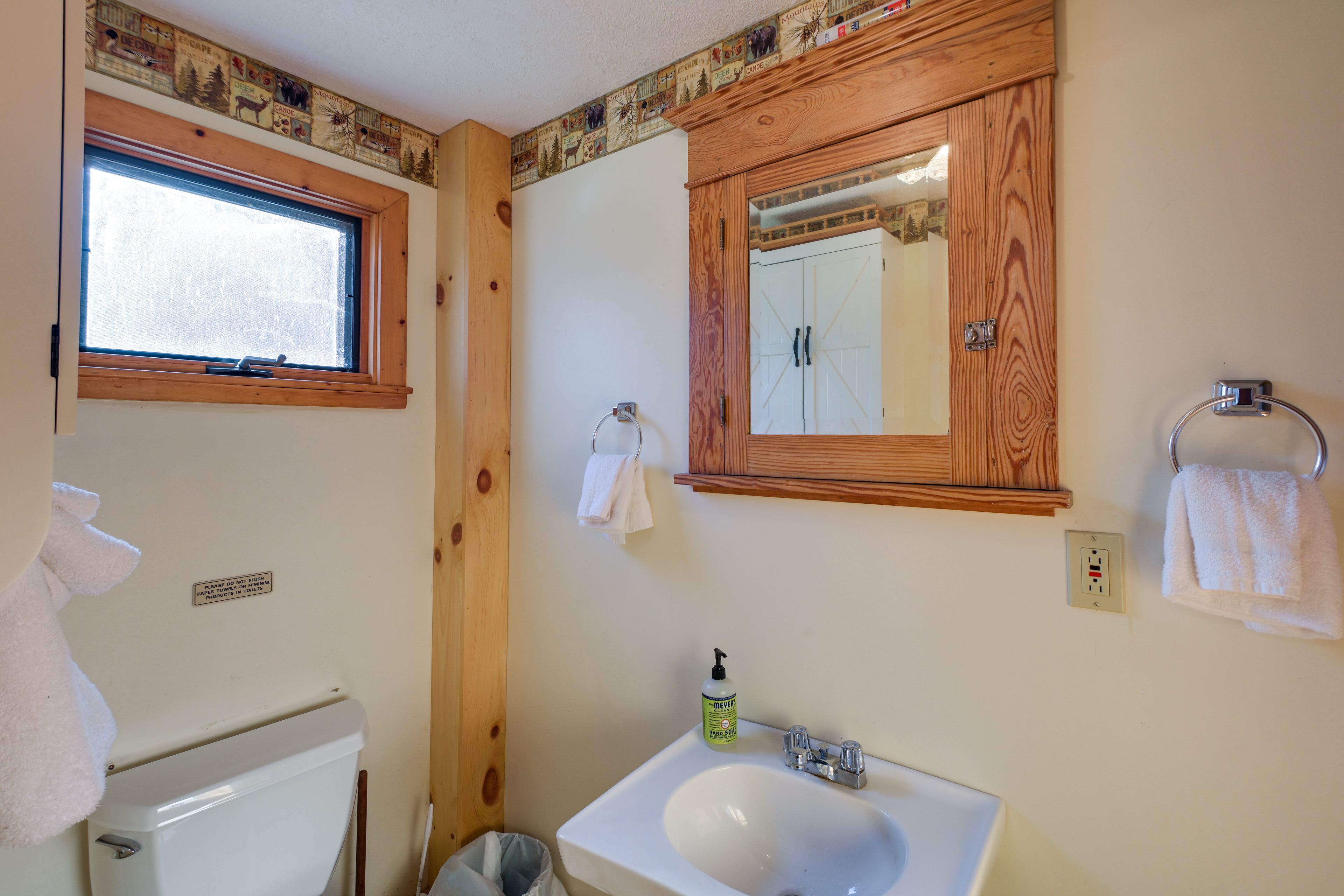 Full Bathroom | Complimentary Toiletries