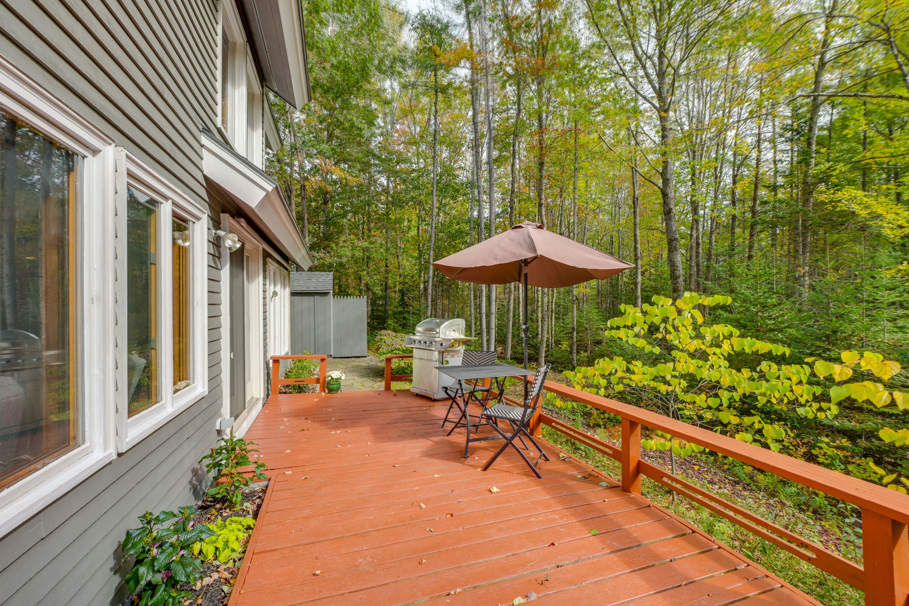 Deck | Gas Grill | Cafe Table