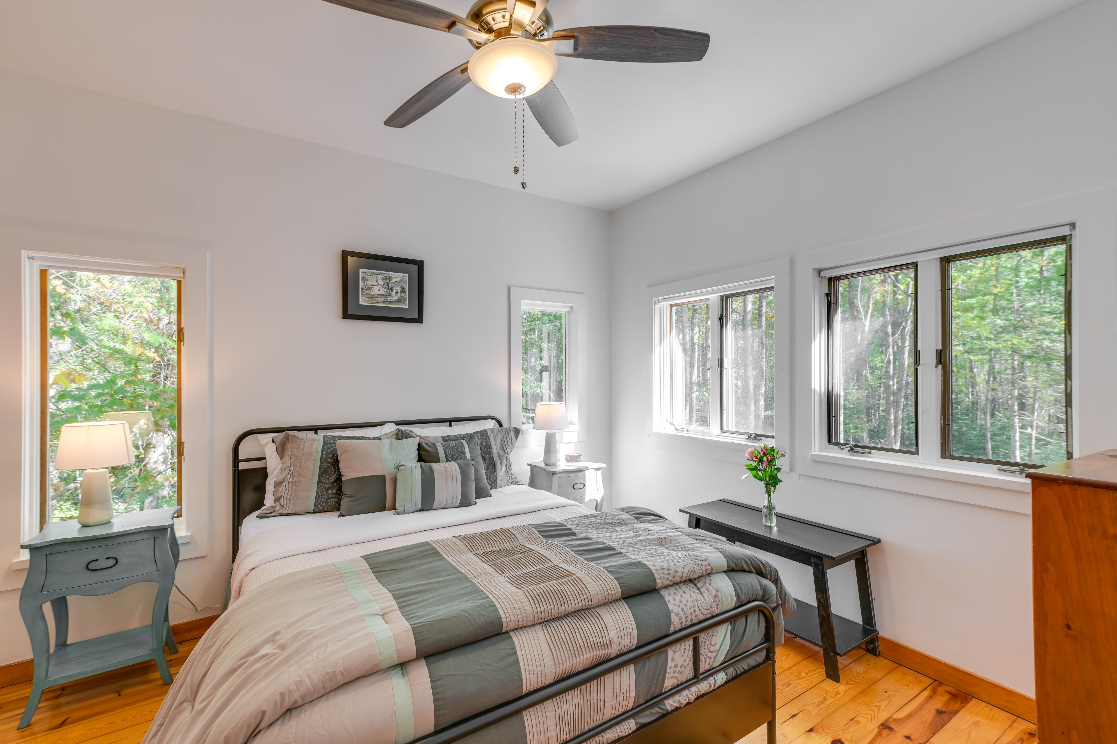 Bedroom 1 | Queen Bed