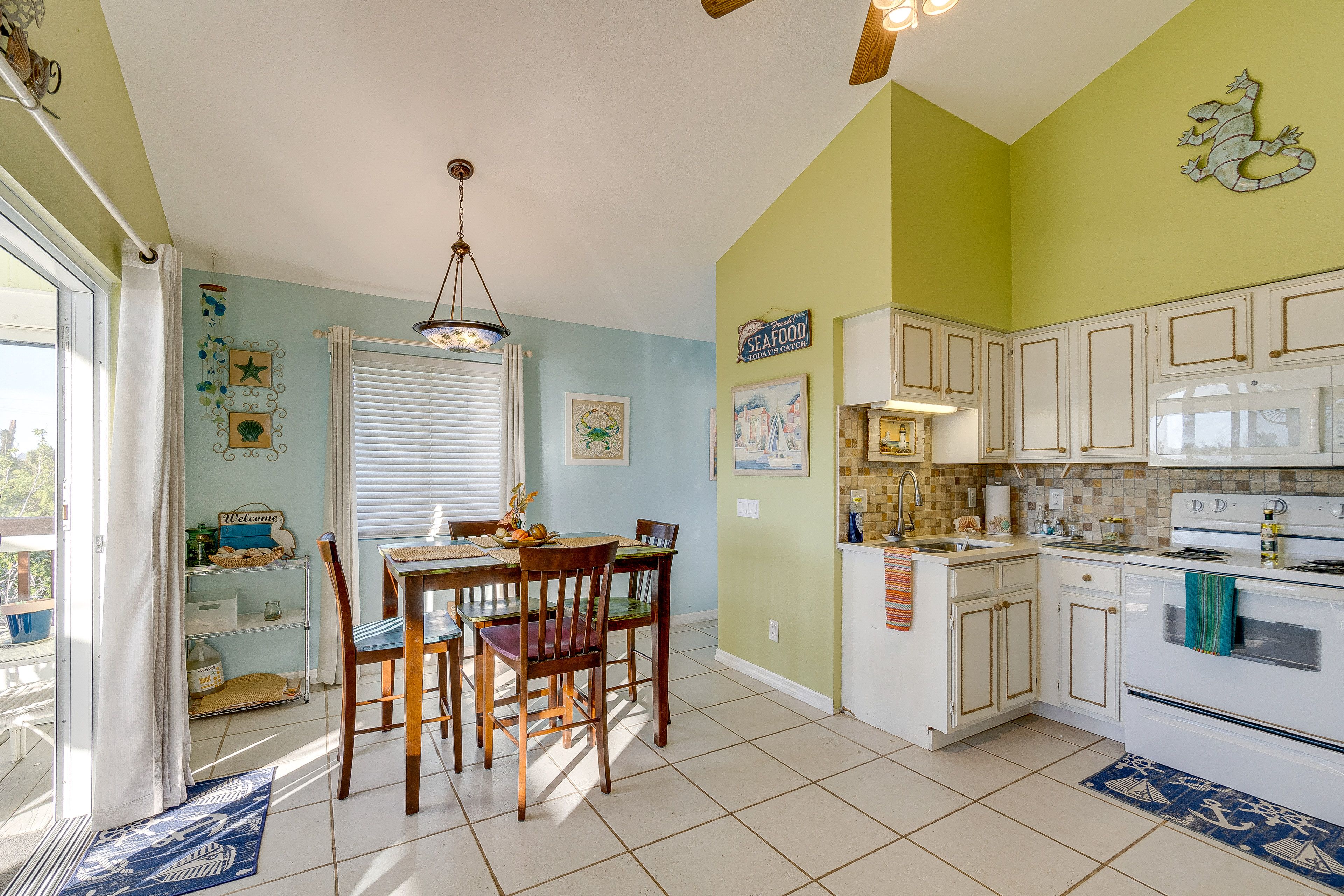 Kitchen & Dining Area | Self Check-In