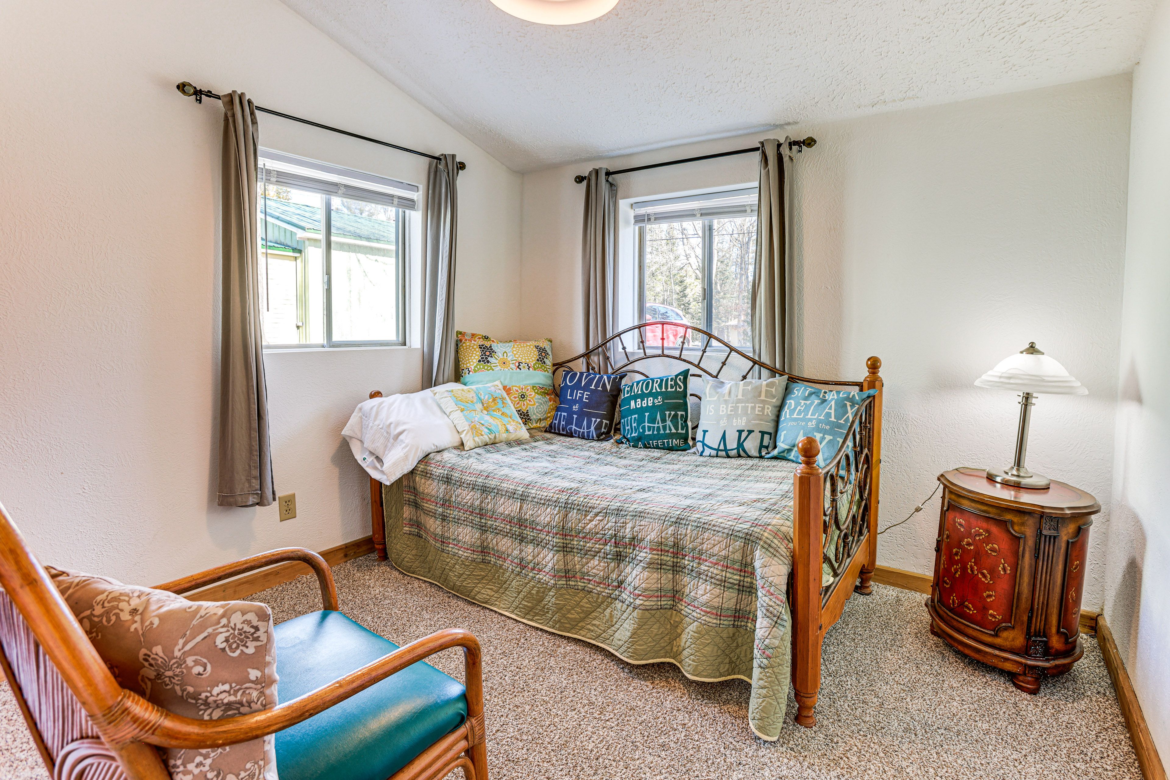 Bedroom 1 | 1st Floor | Twin Daybed | Linens Provided