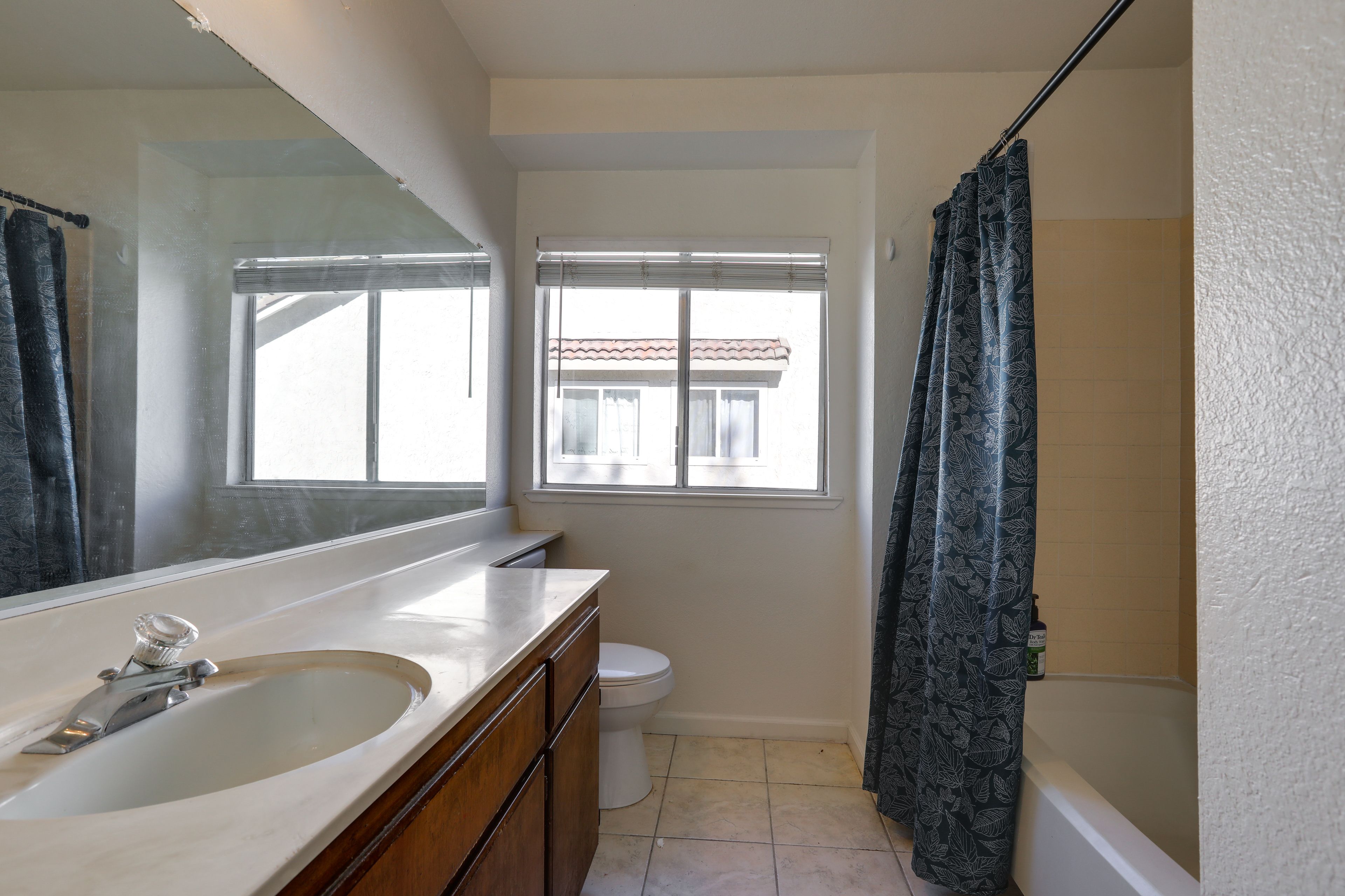 Full Bath | 2nd Floor