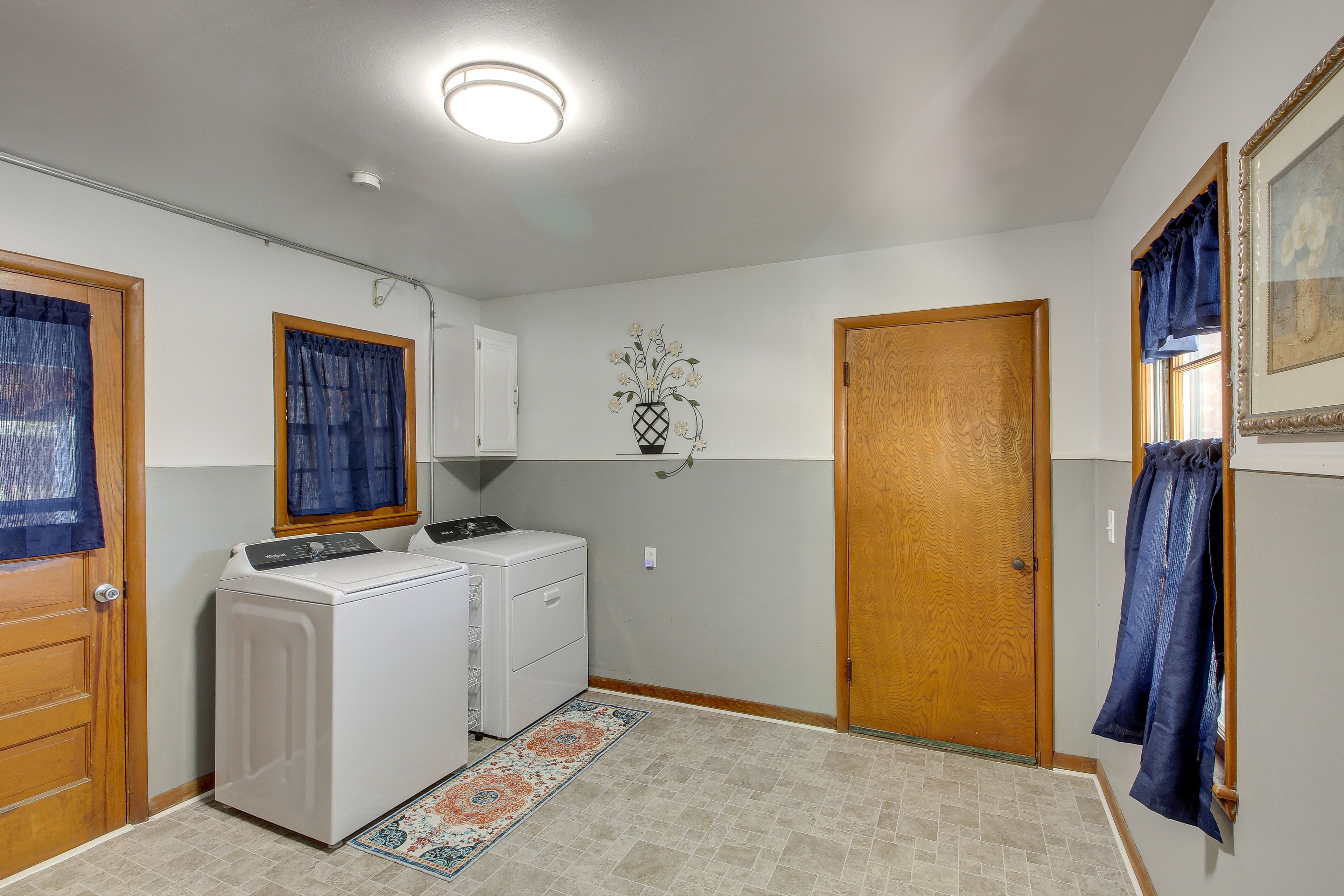 Laundry Area | Washer/Dryer | Hangers | Iron/Board | Trash Bags/Paper Towels