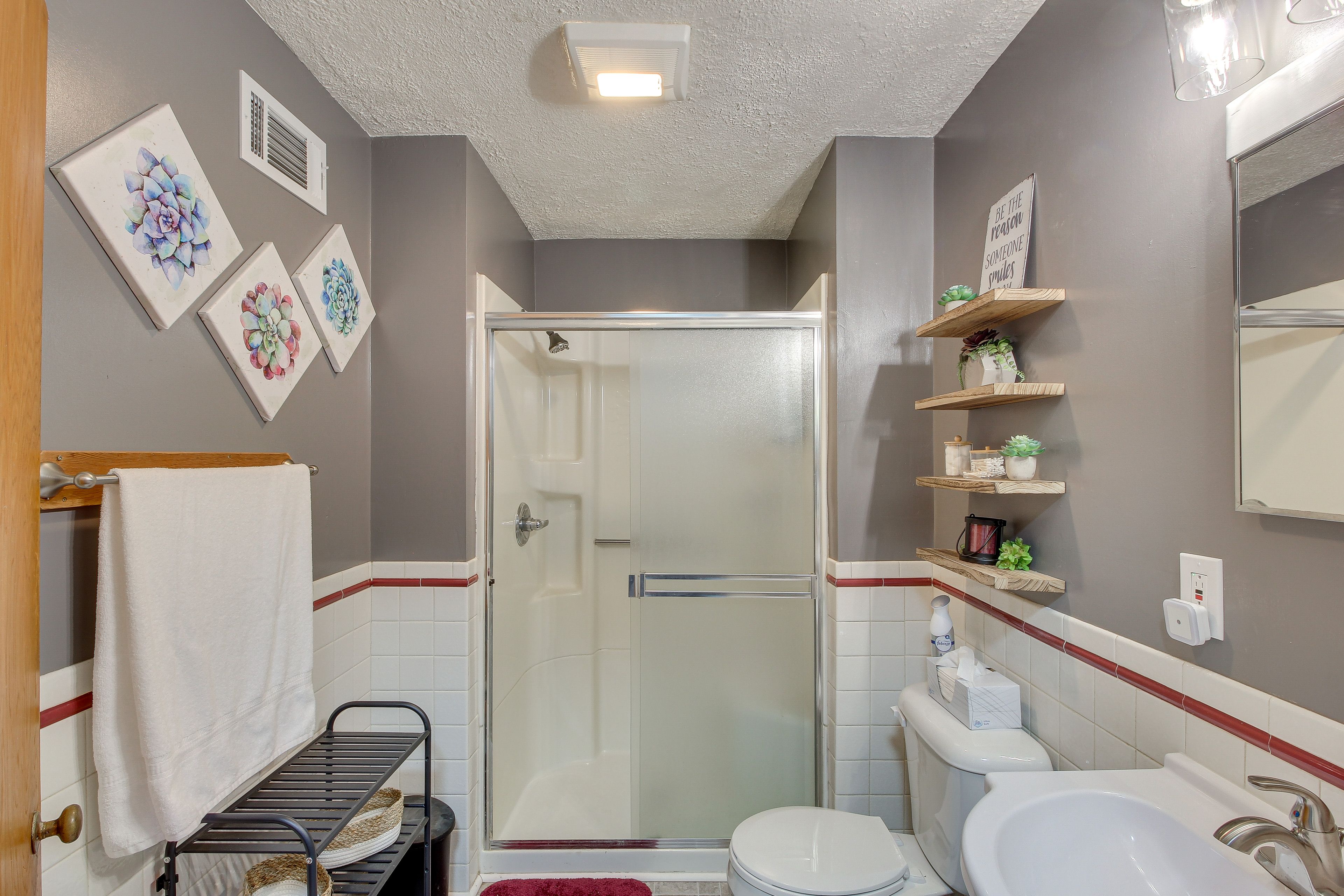 Full Bathroom | Walk-In Shower | Towels Provided | Hair Dryer