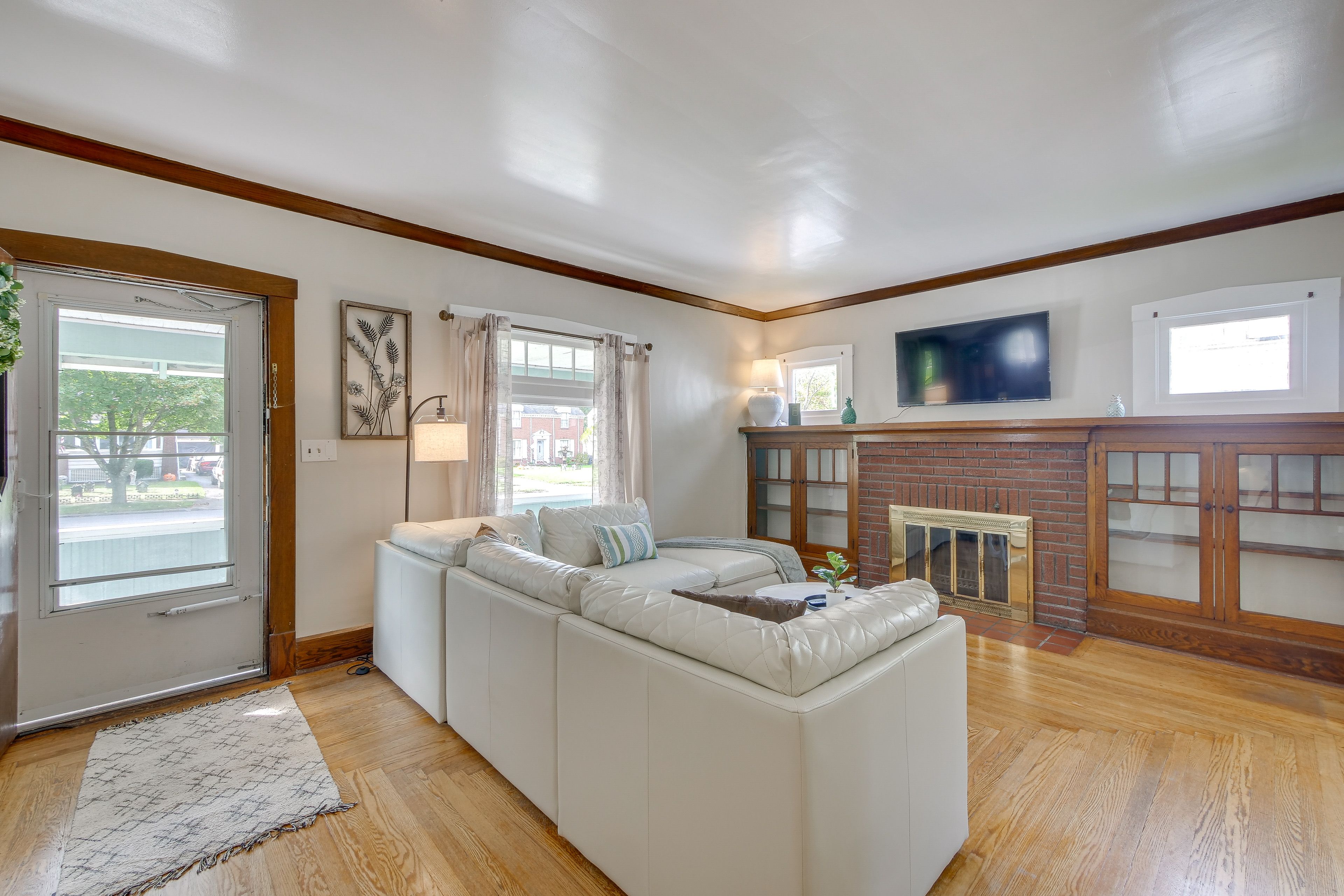 Entryway | Living Room | 1st Floor | Smart TV | Free WiFi