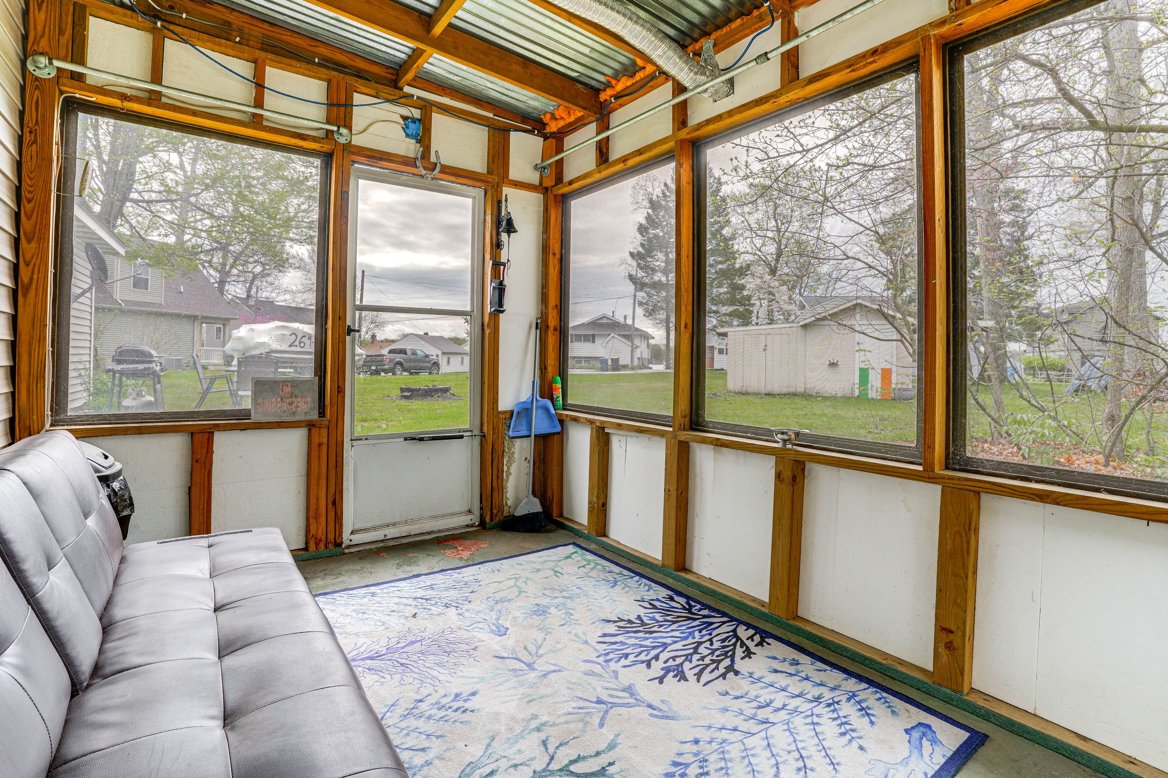 Private Screened Patio | Full Futon