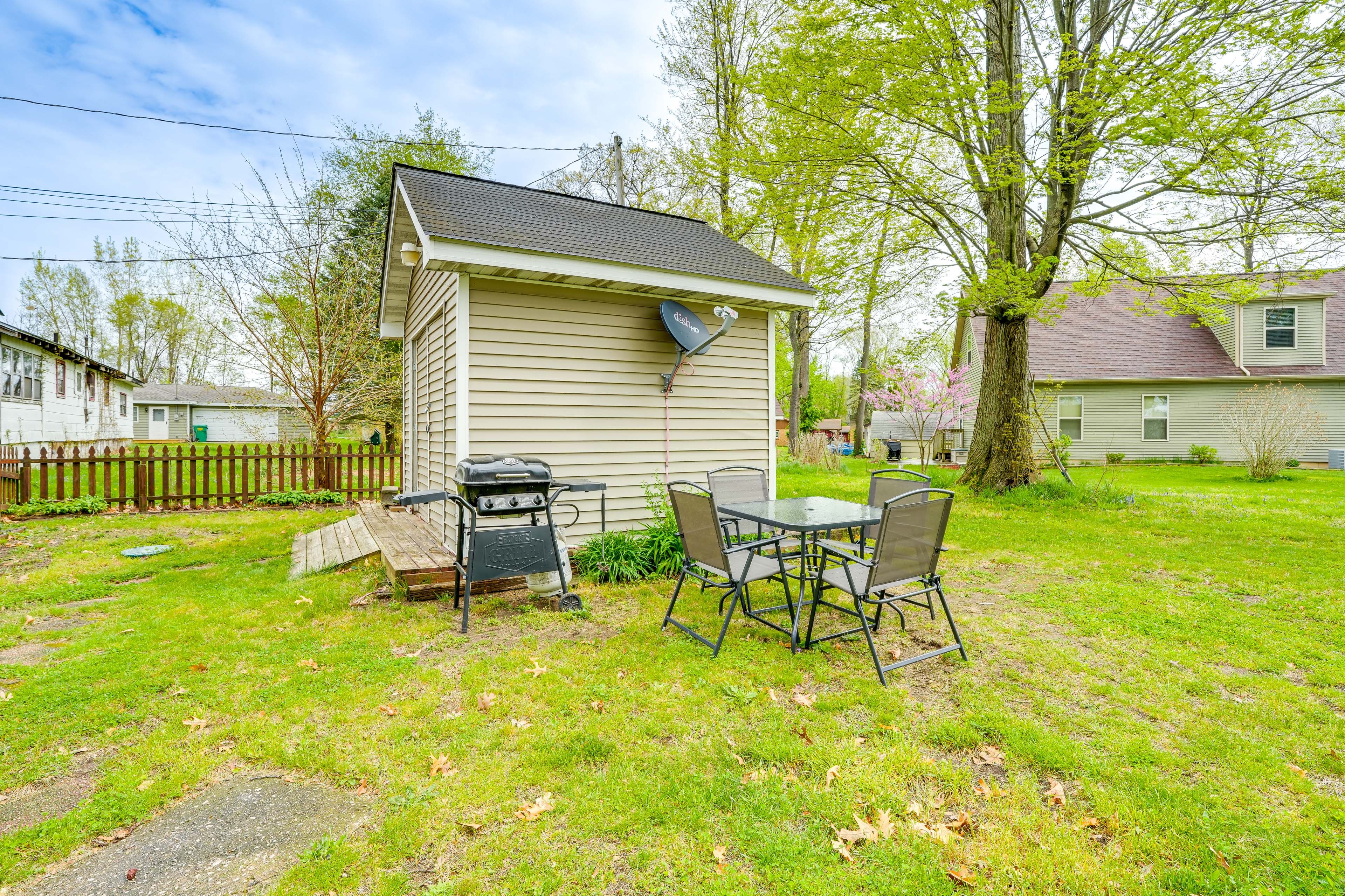 Backyard | Outdoor Dining Area | Gas Grill