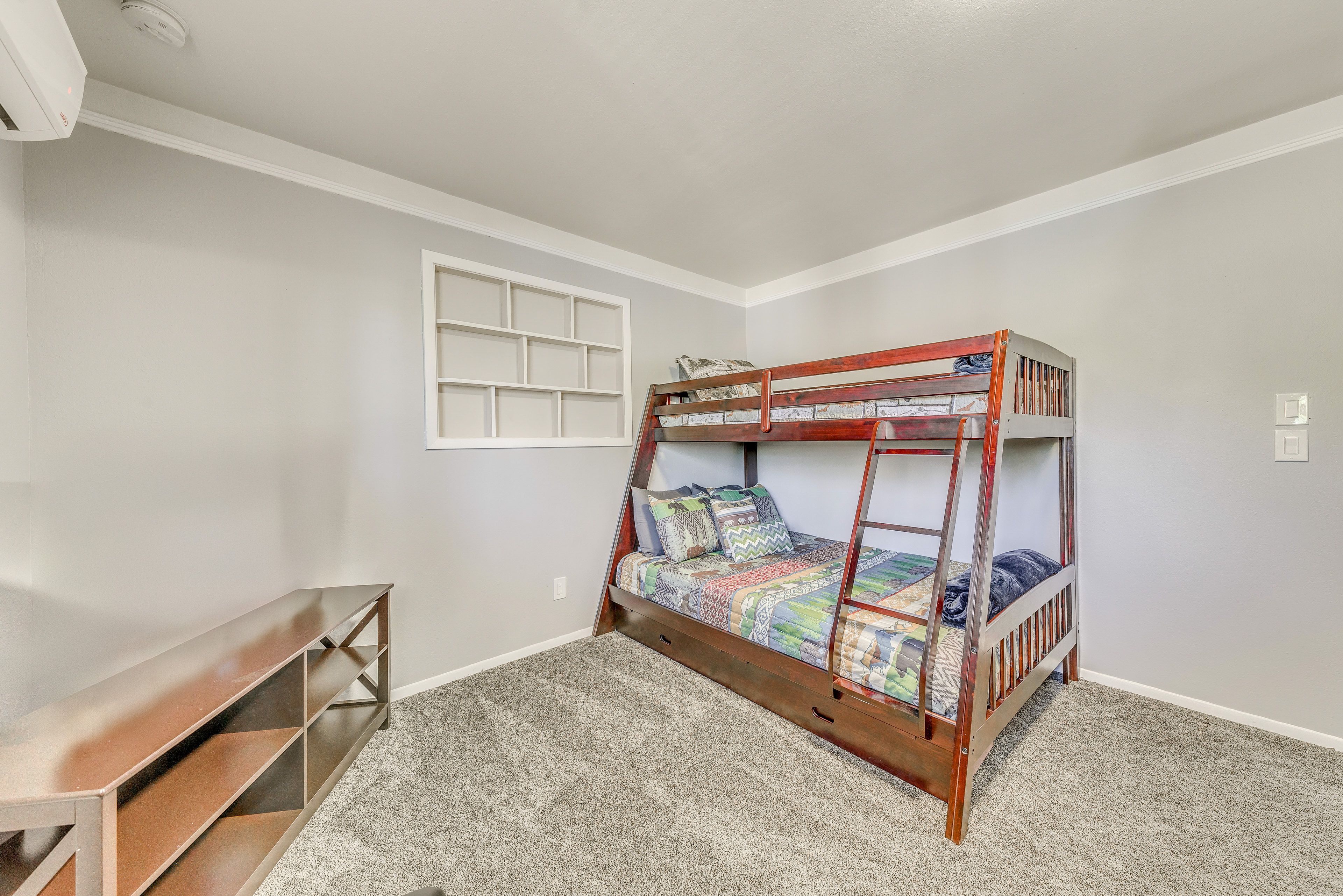 Bedroom 2 | Twin/Full Bunk Bed