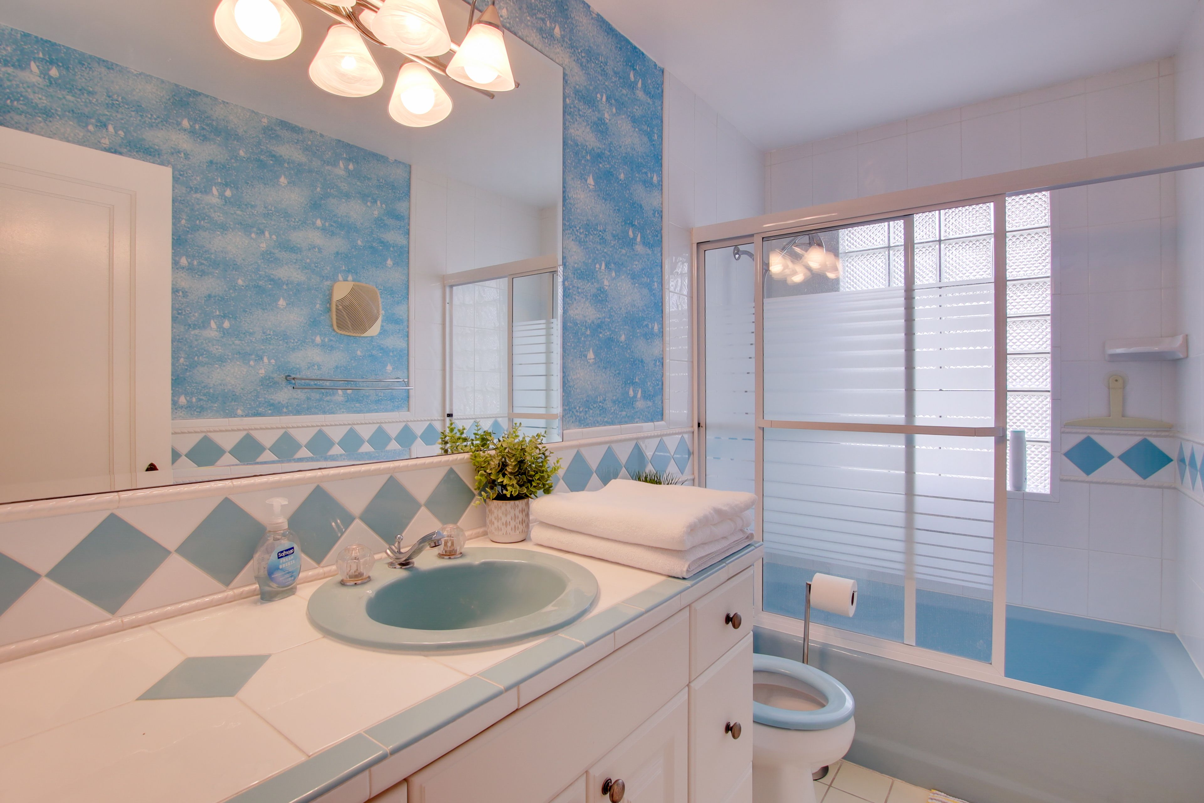 Bathroom | Complimentary Toiletries | Towels Provided