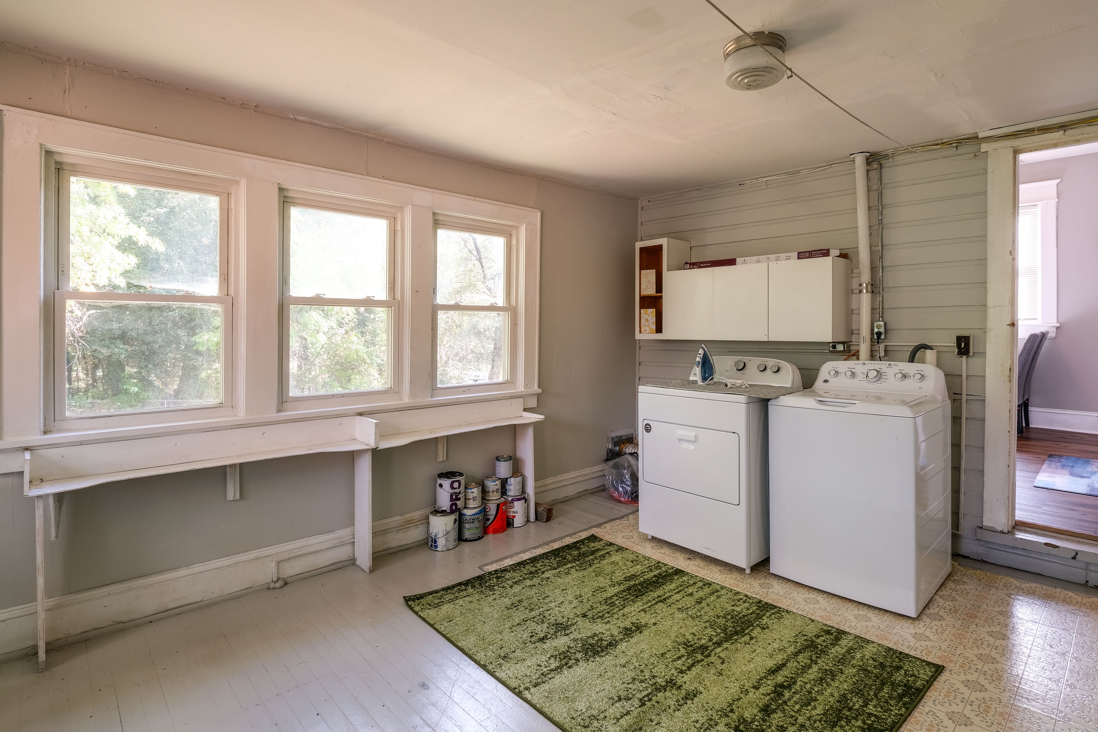 Laundry Area | Detergent Provided