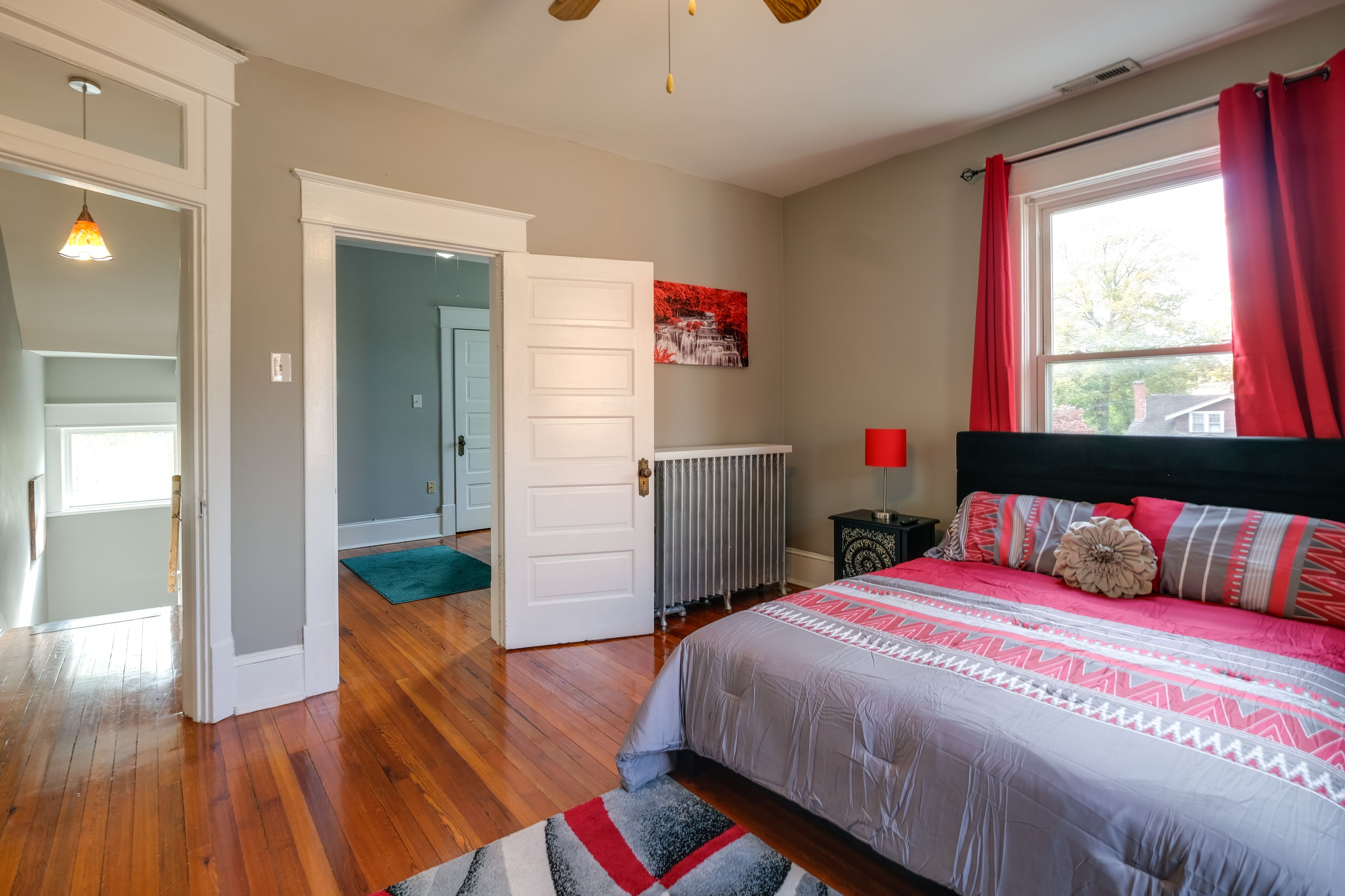 Bedroom 1 | Queen Bed