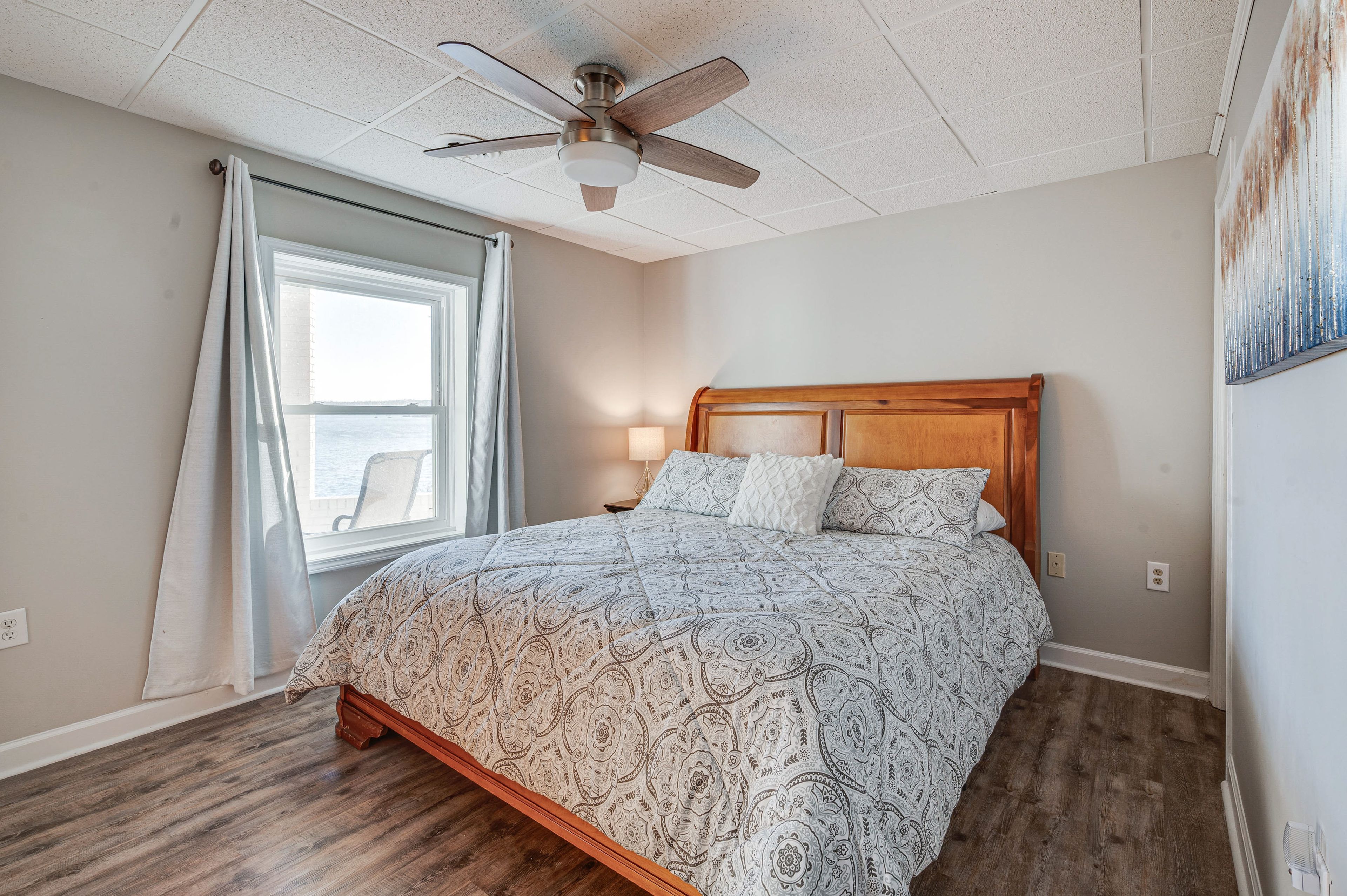 Bedroom 4 | King Bed | 1st Floor