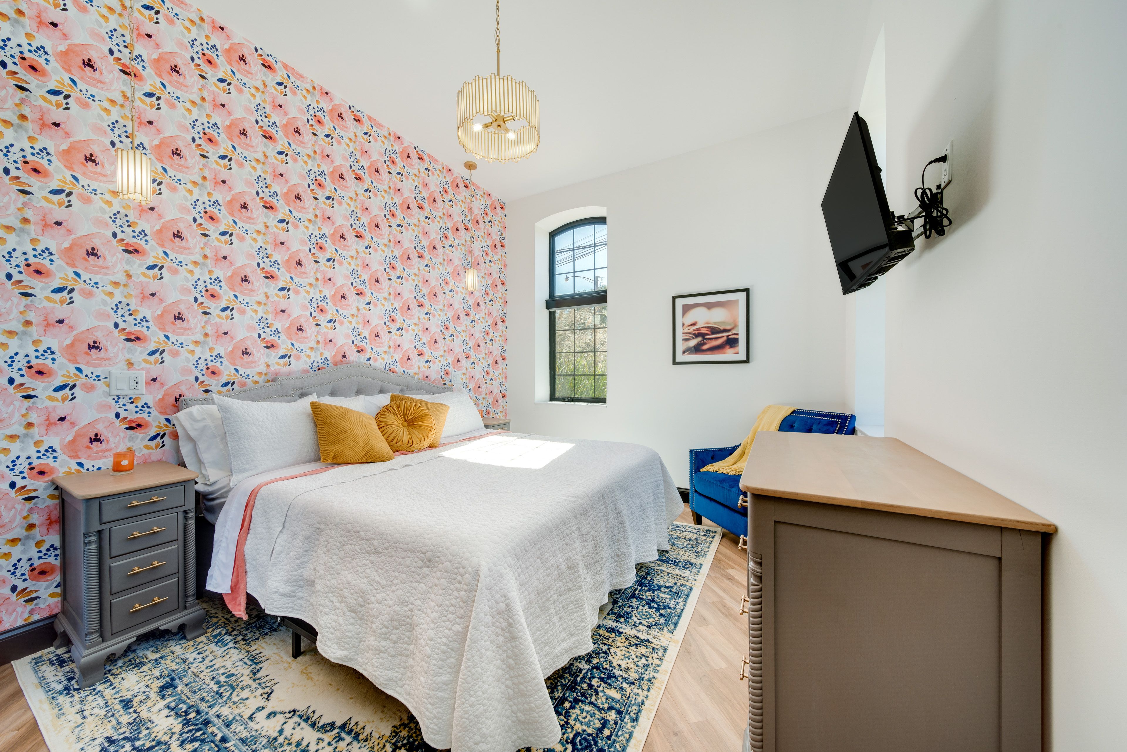 Bedroom | King Bed | Smart TV