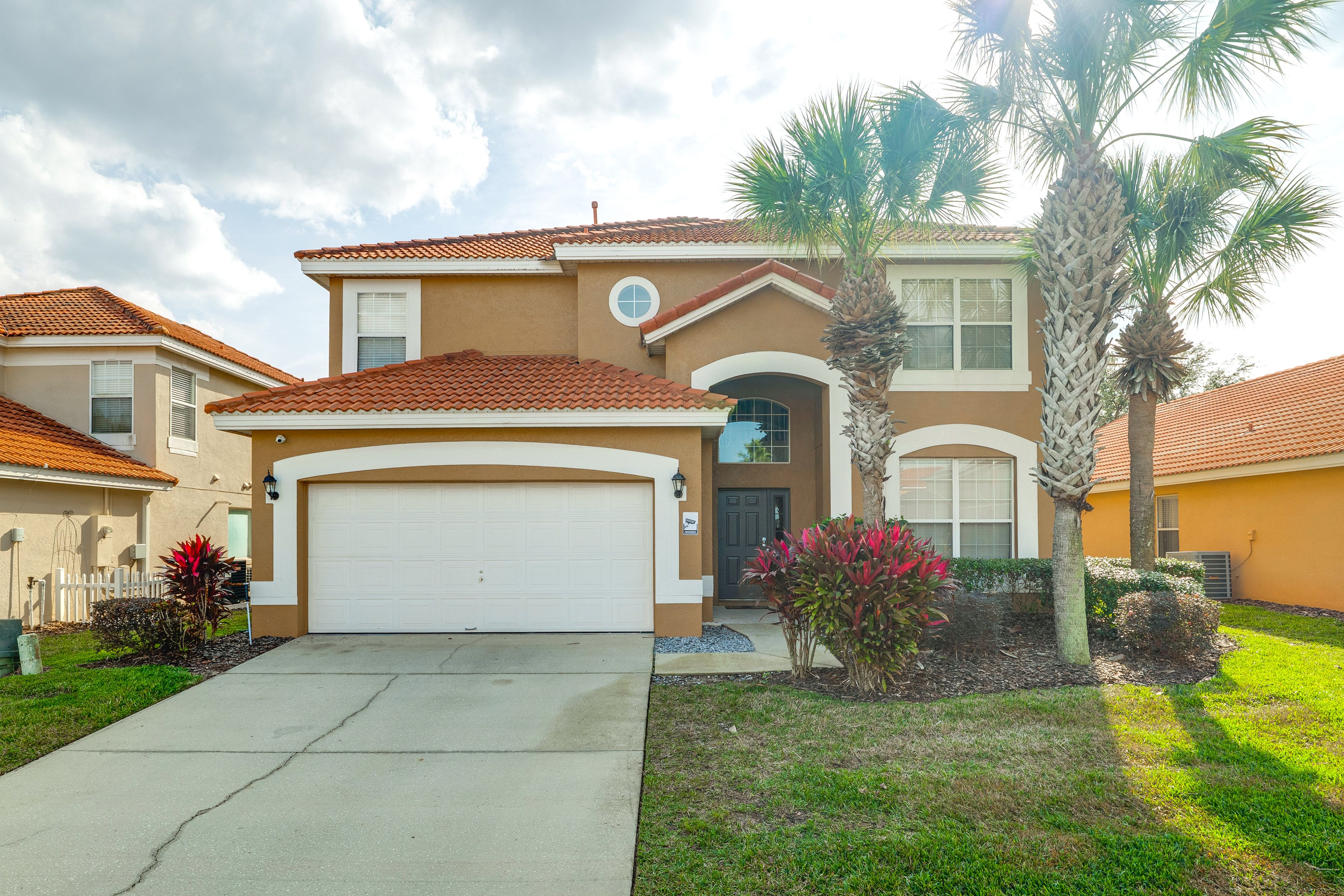 Exterior | Driveway (4 Vehicles)