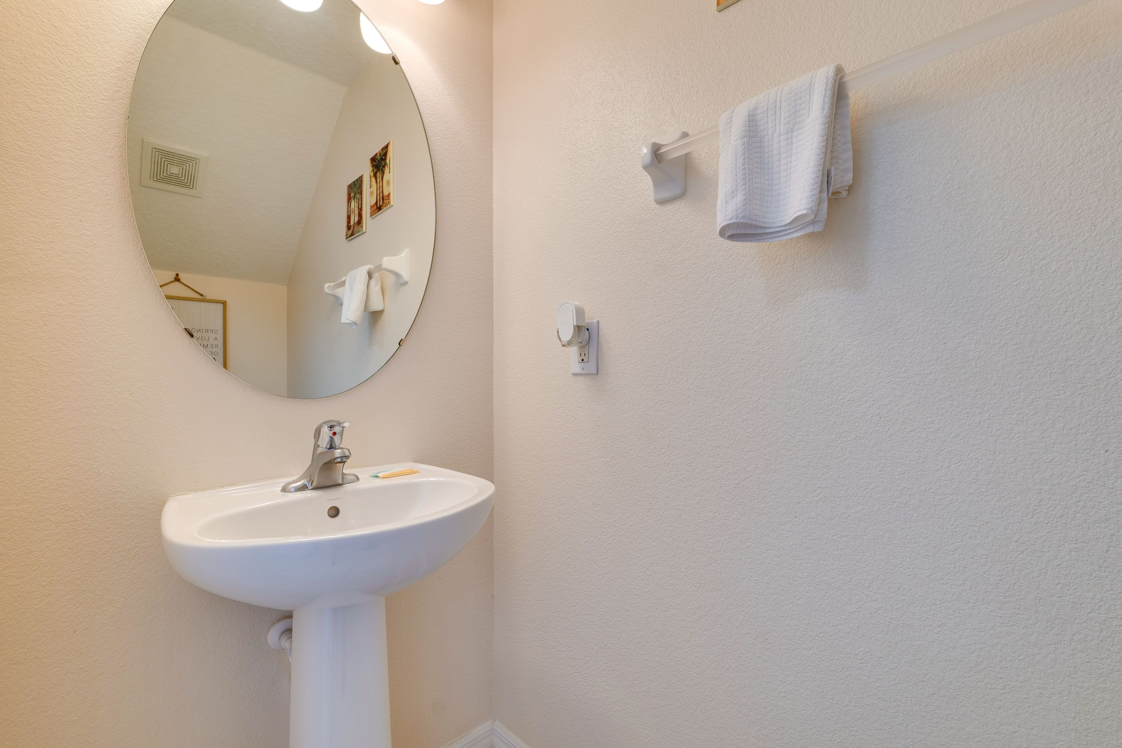 Half Bath | 1st Floor