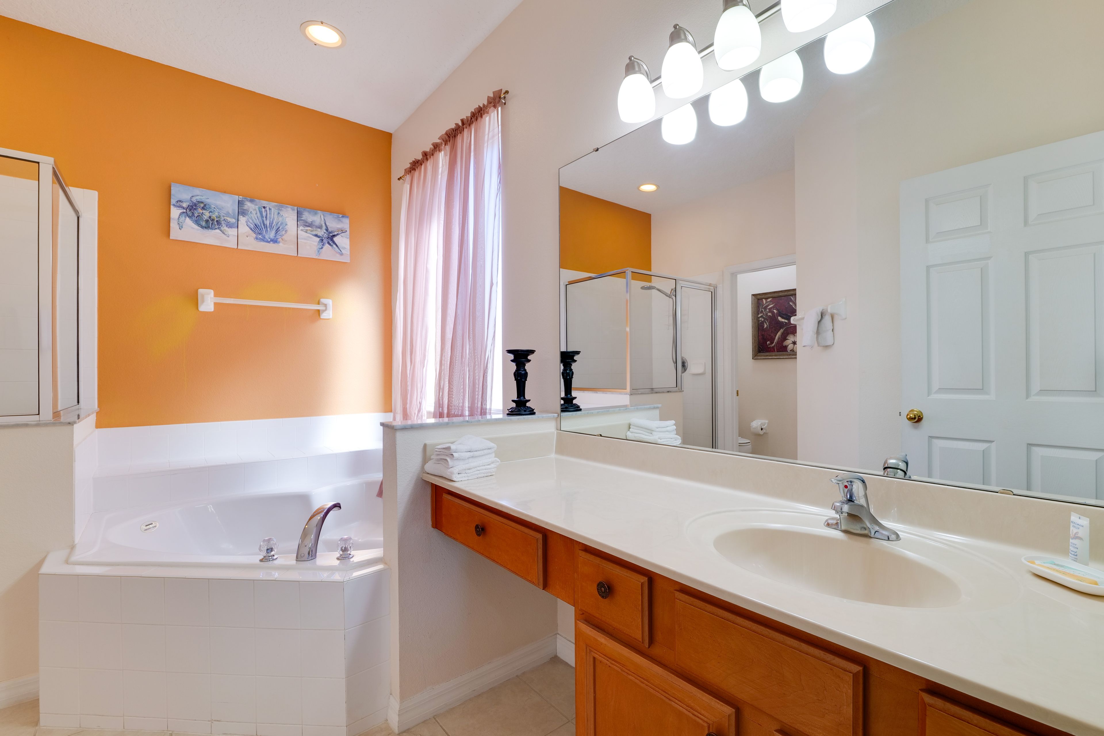 Full Bathroom | 1st Floor