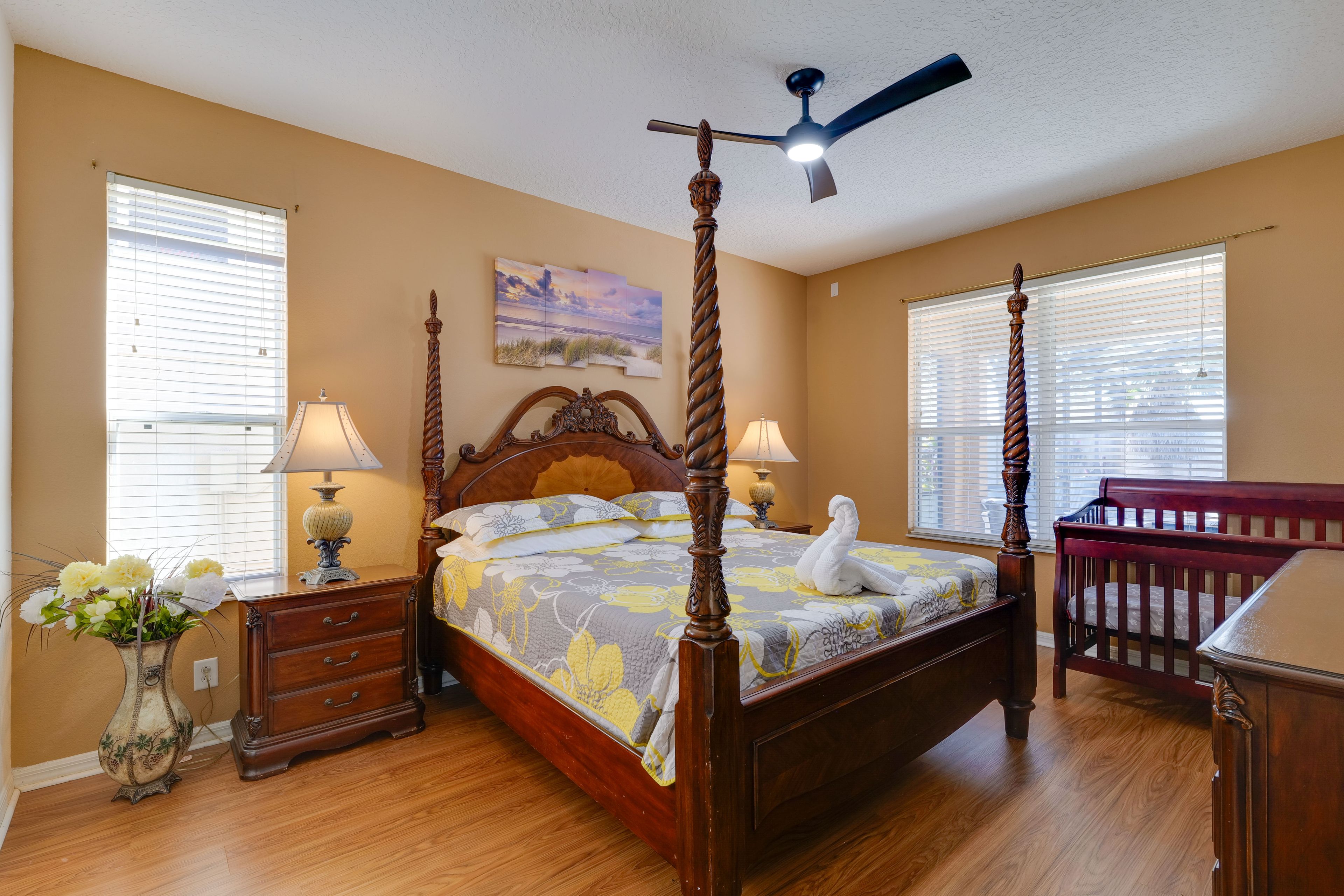 Bedroom 1 | Queen Bed | 1st Floor