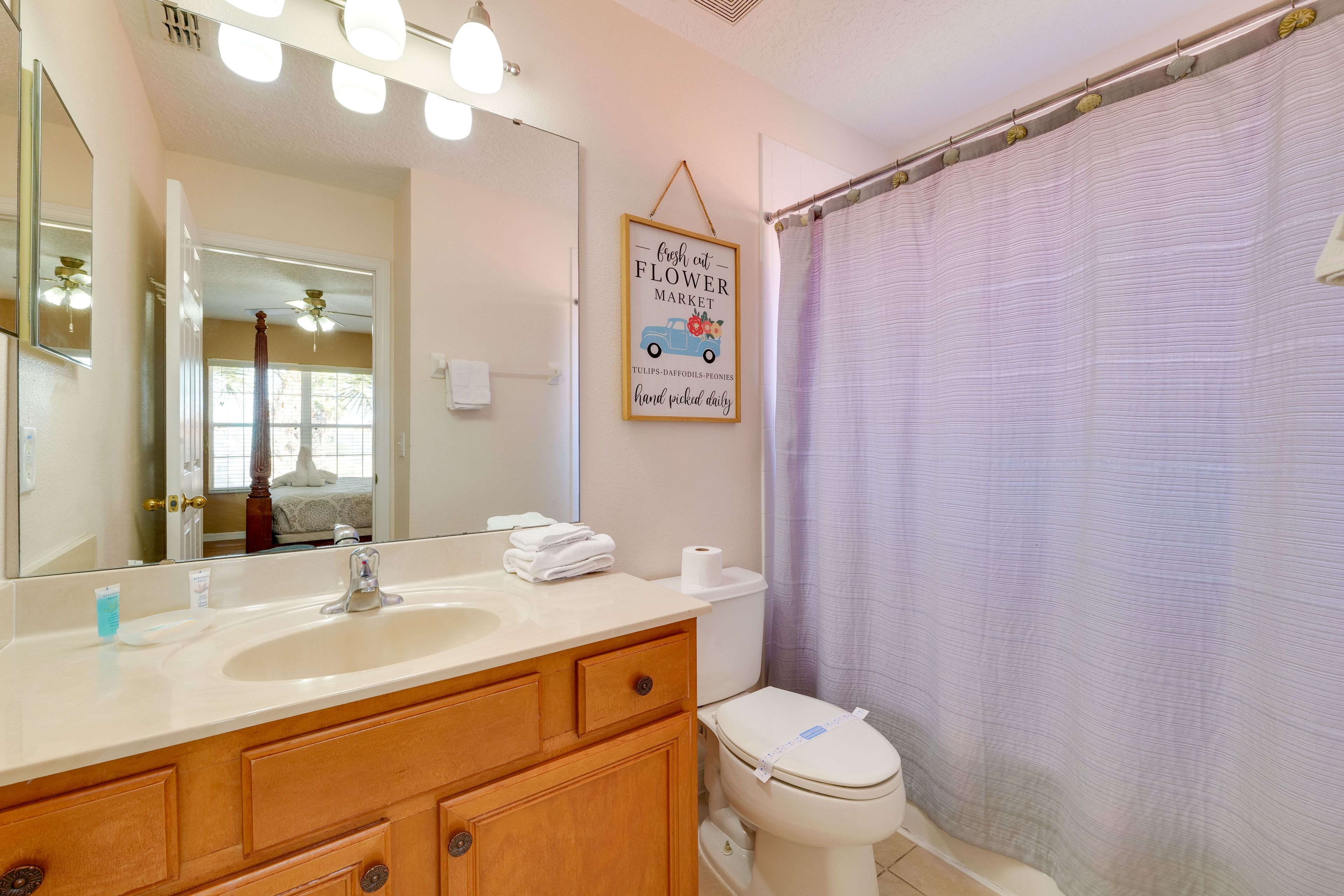 Full Bathroom | 2nd Floor