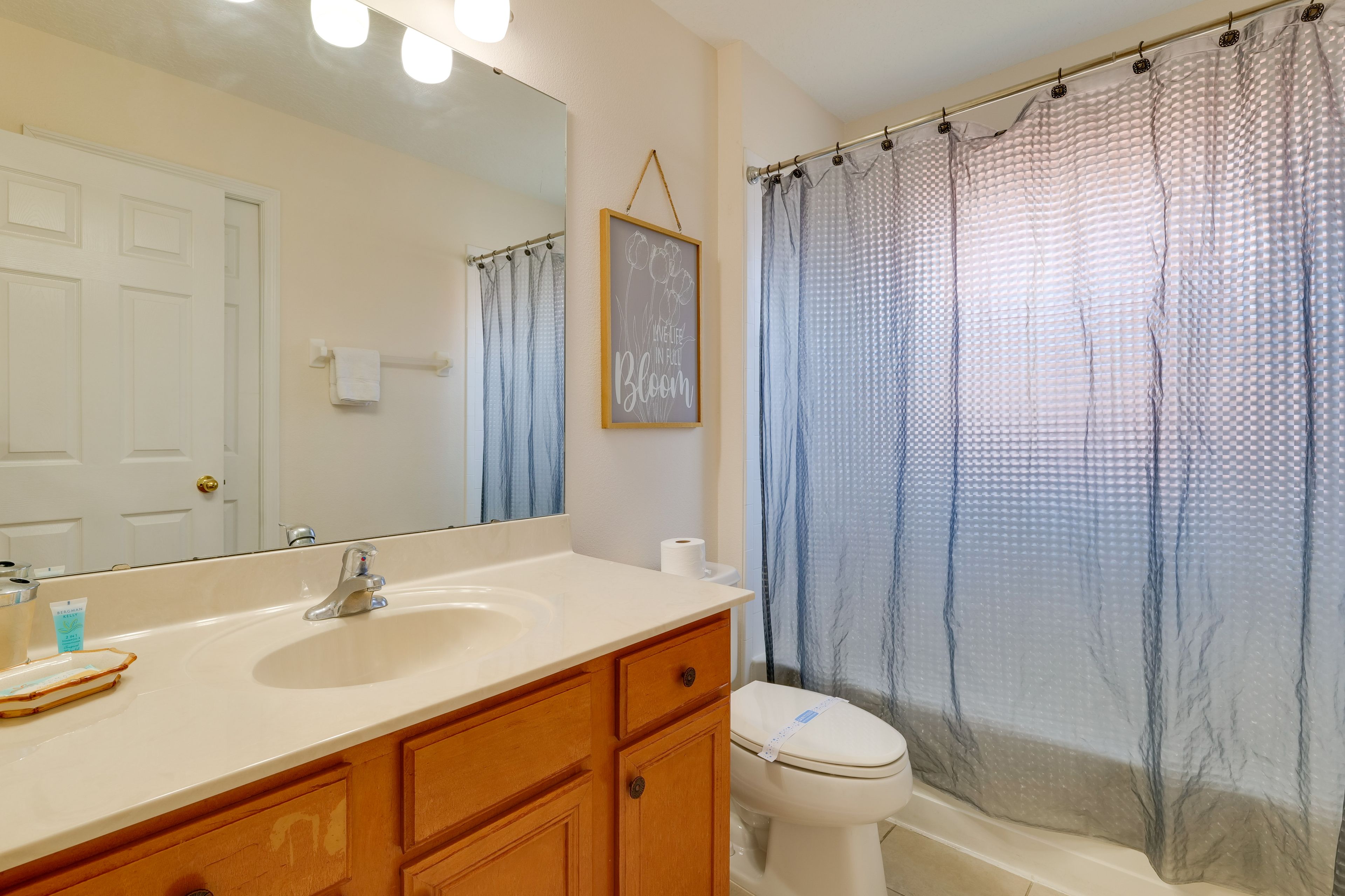 Full Bathroom | 2nd Floor