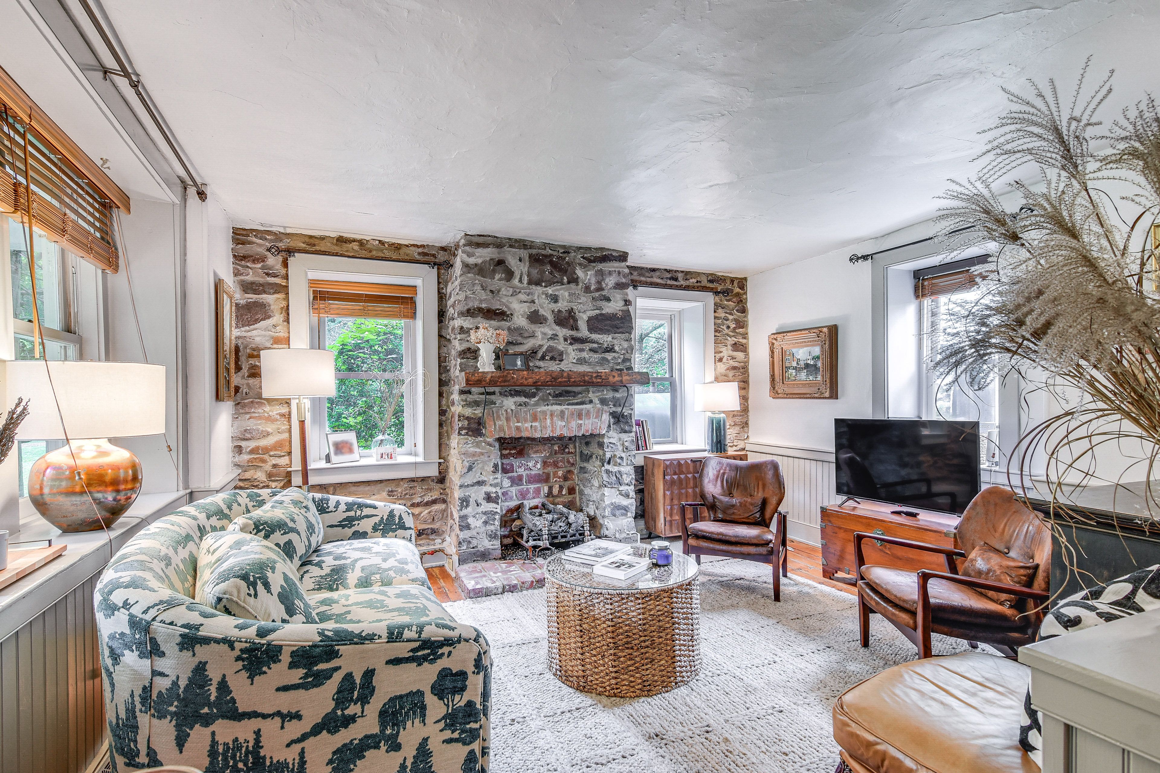 Kintersville Vacation Rental | 1BR | 1.5BA | 1,900 Sq Ft | Stairs Required
