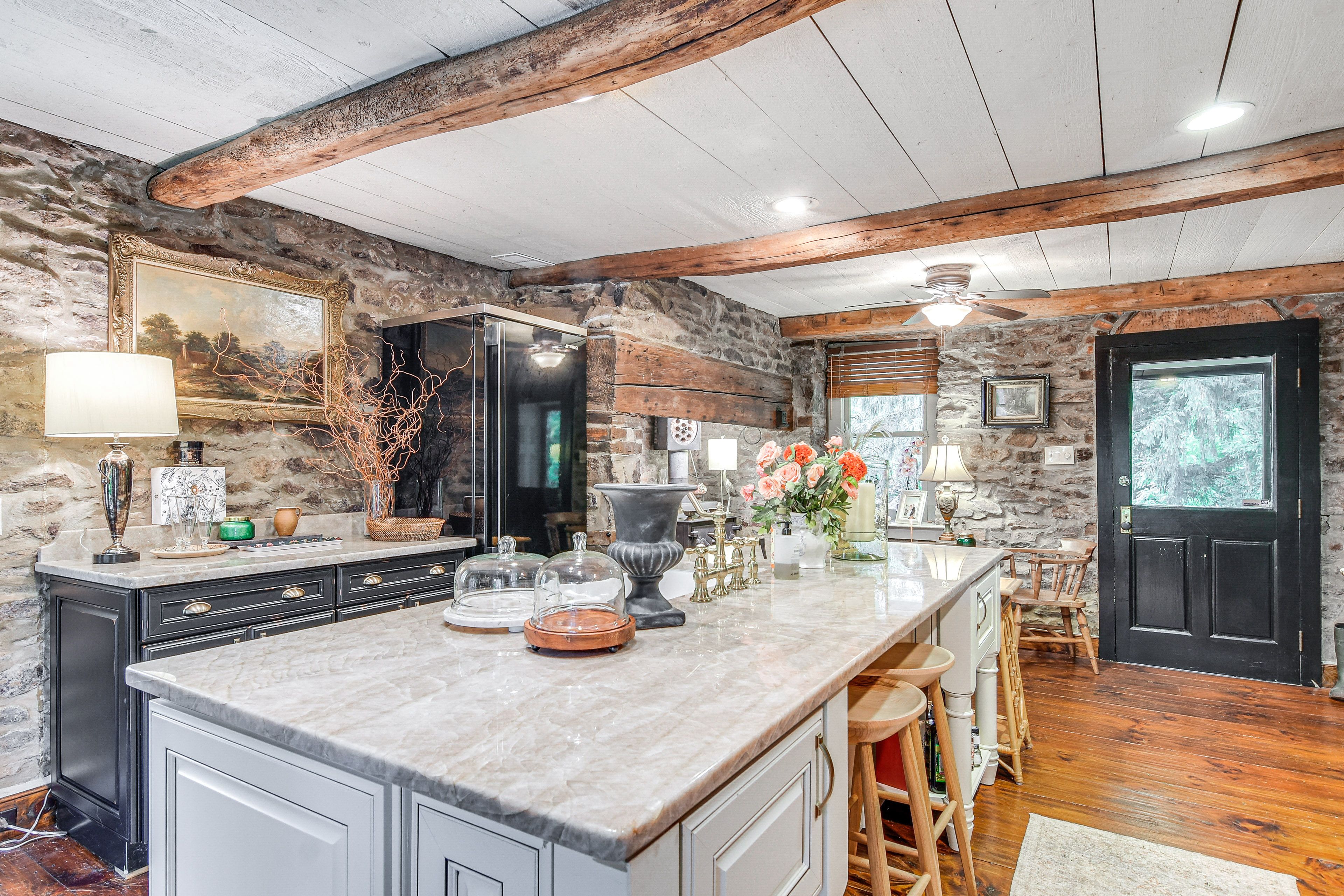 Farmhouse Kitchen | Cooking Basics Supplied | 1st Floor