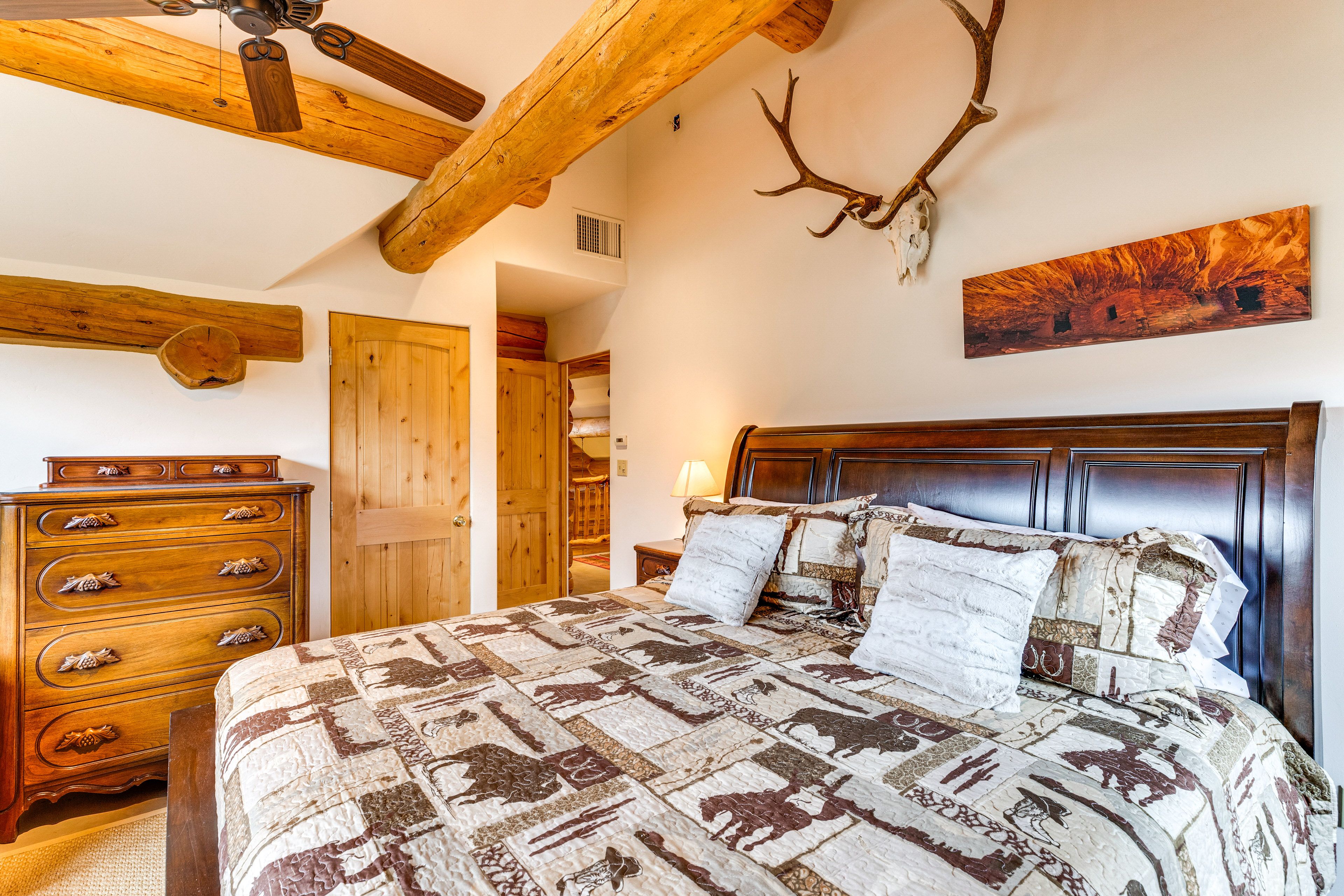 Bedroom 2 | King Bed | 2nd Floor