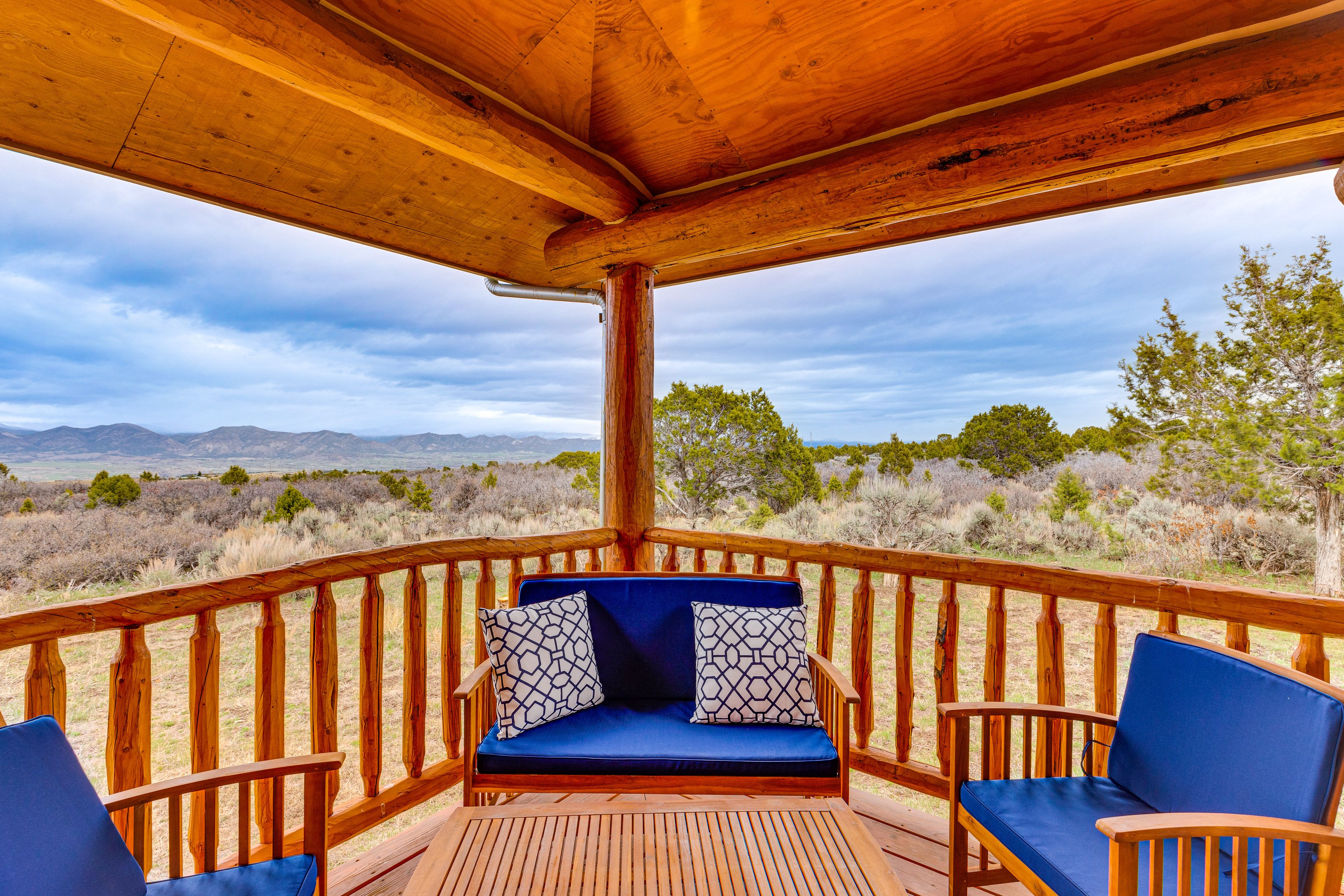 Deck | Outdoor Seating
