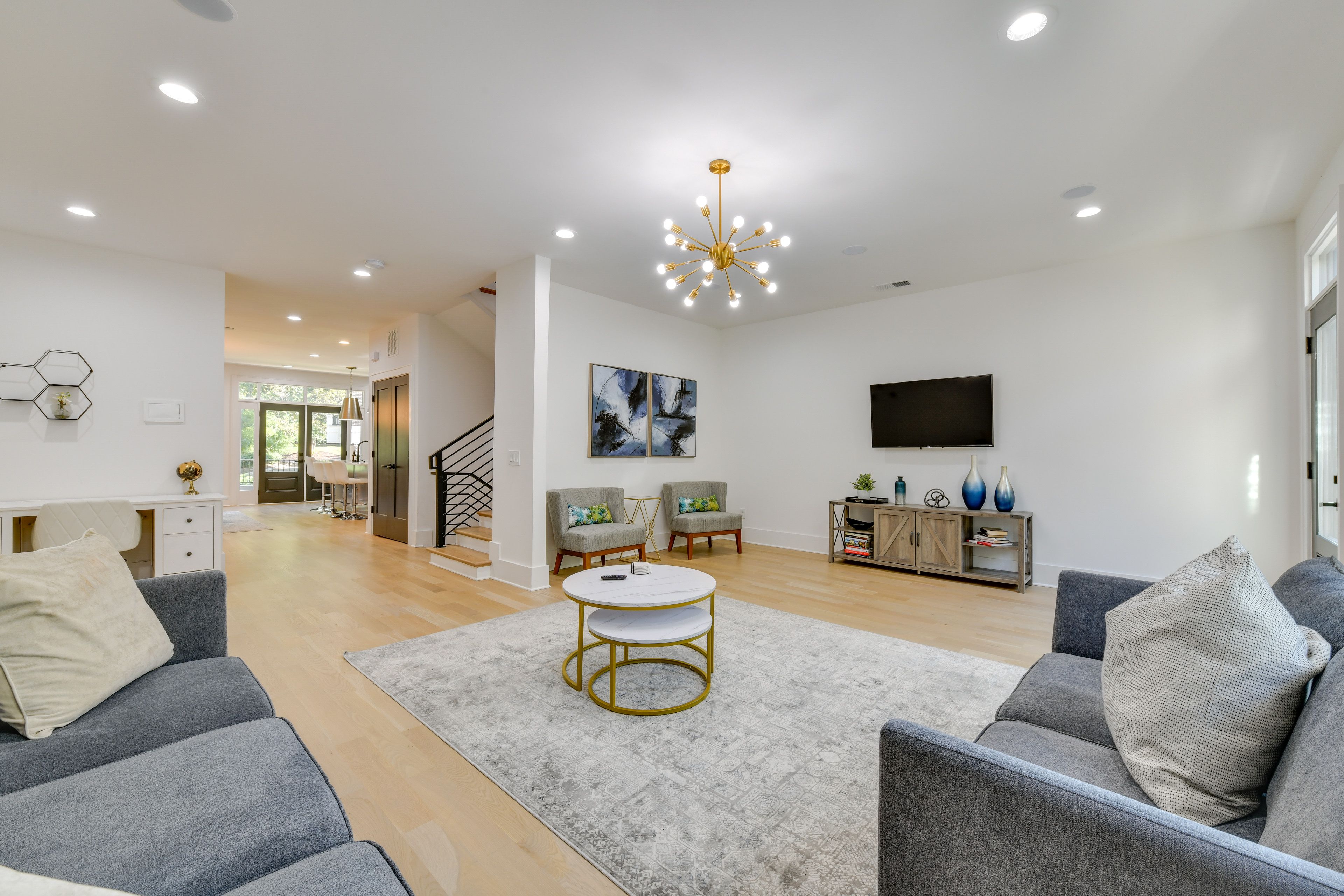 Living Room | Free WiFi | Central A/C & Heat | Smart TV