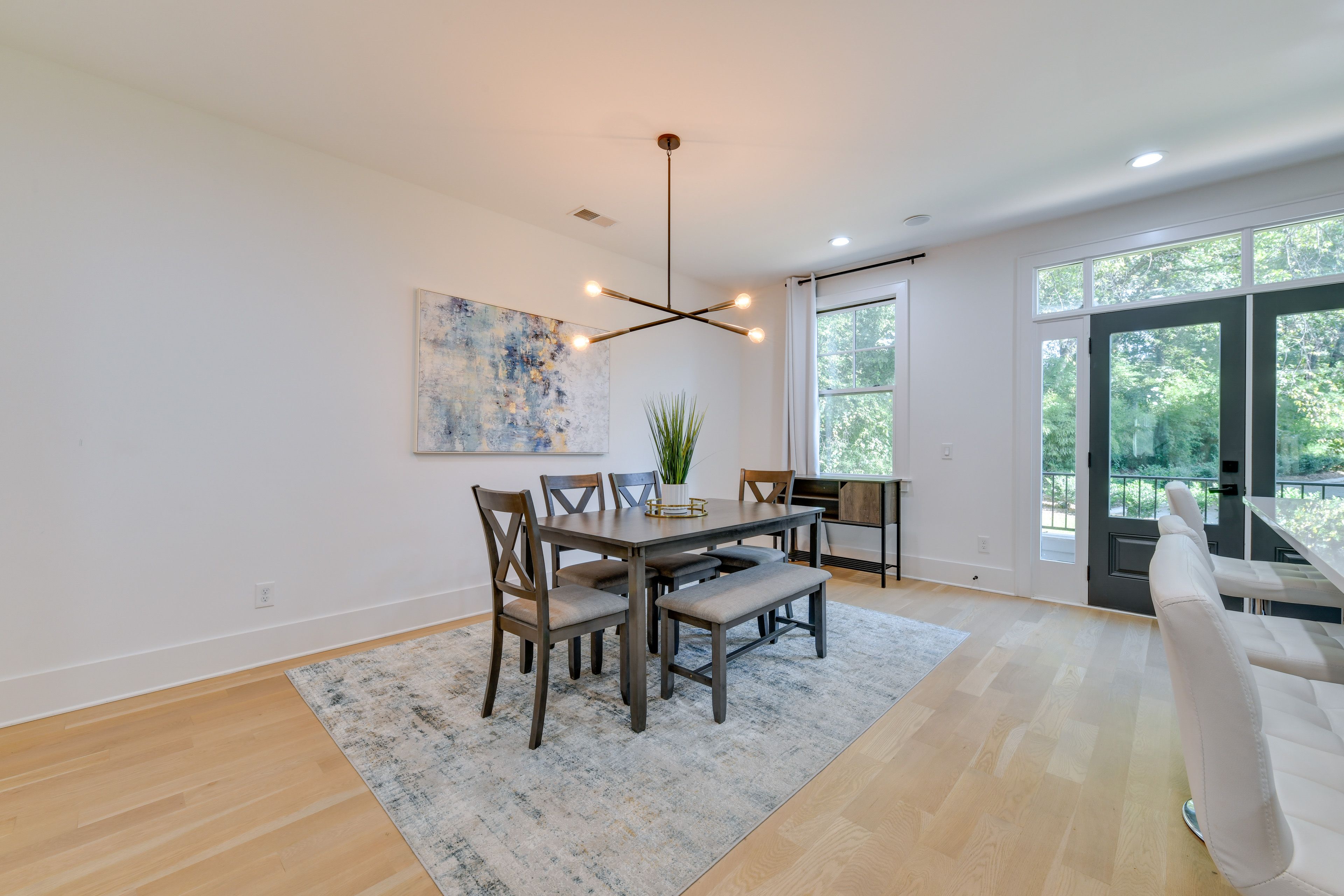 Dining Table | Dishware & Flatware