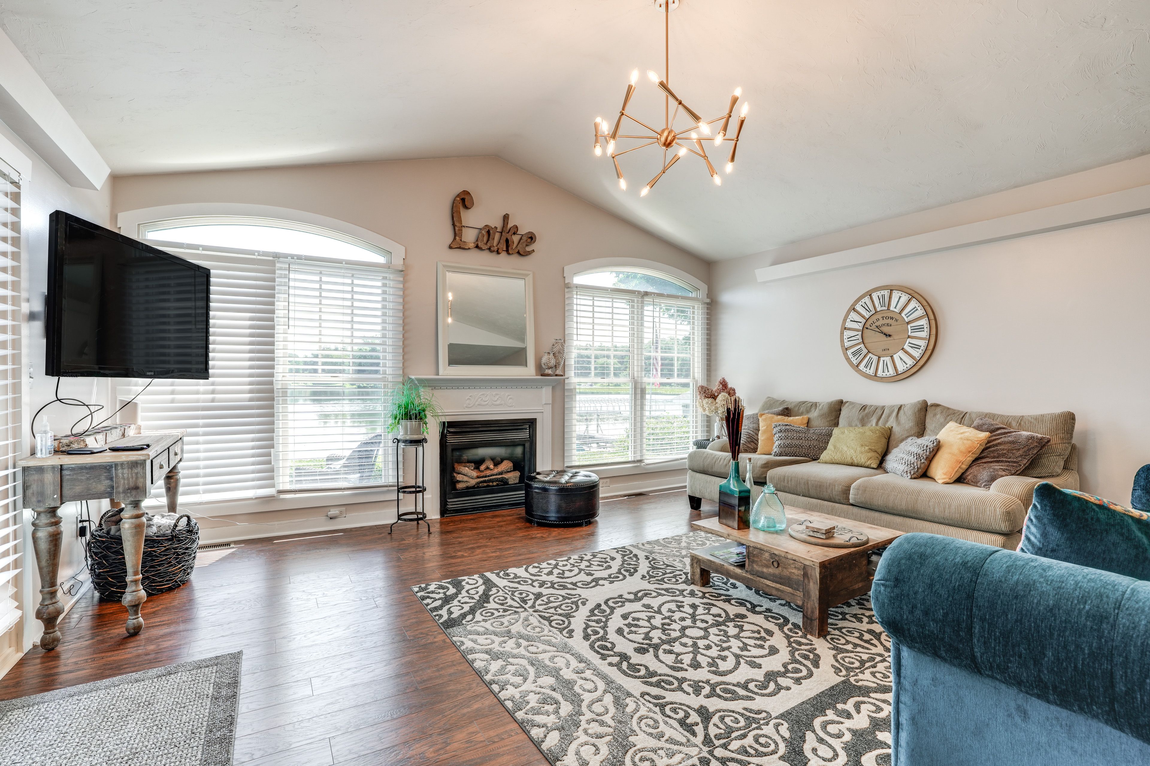 Living Room | Fireplace | Queen Sleeper Sofa | Central A/C & Heating