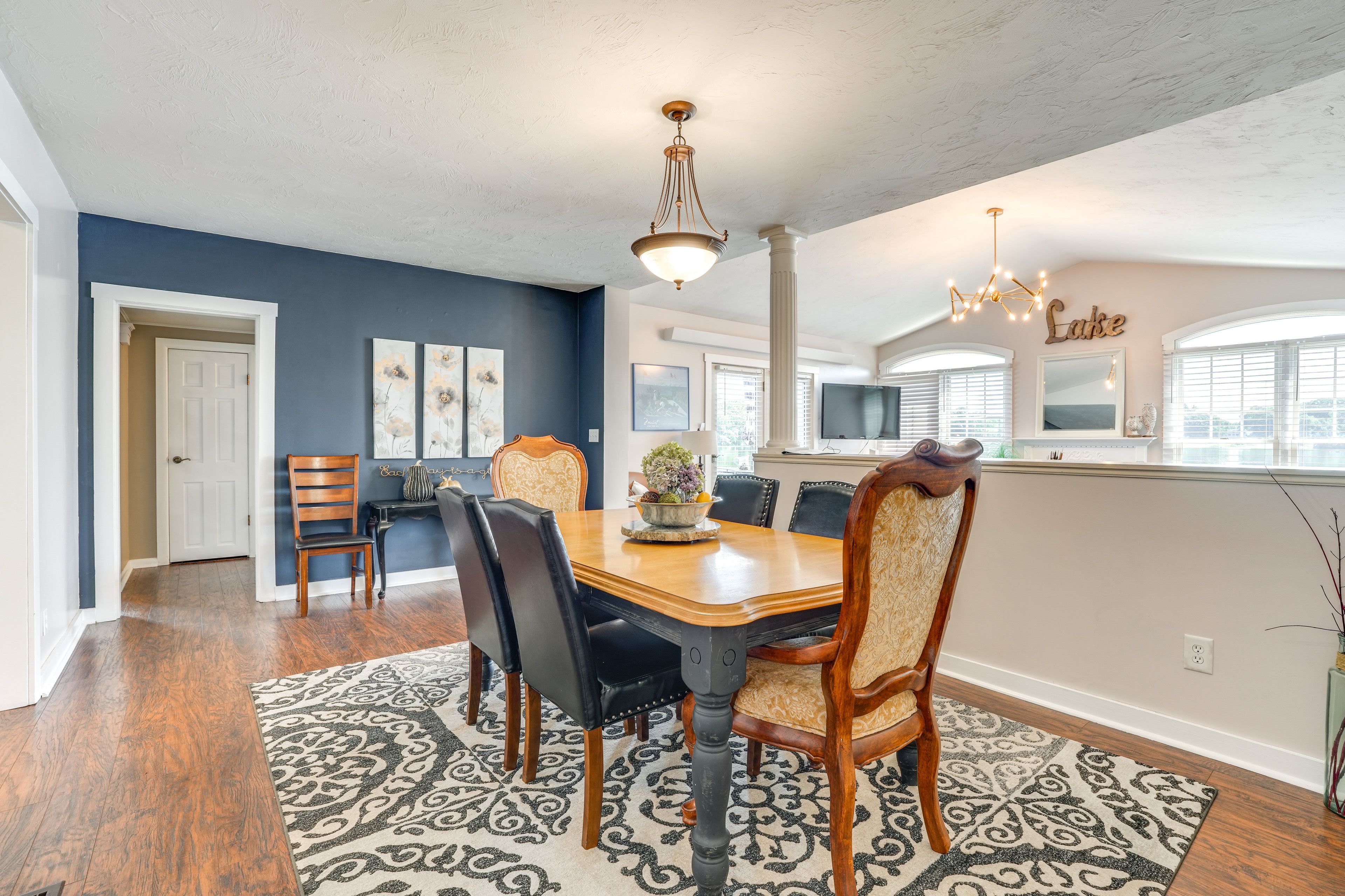 Dining Area | Dishware/Flatware Provided | Free WiFi
