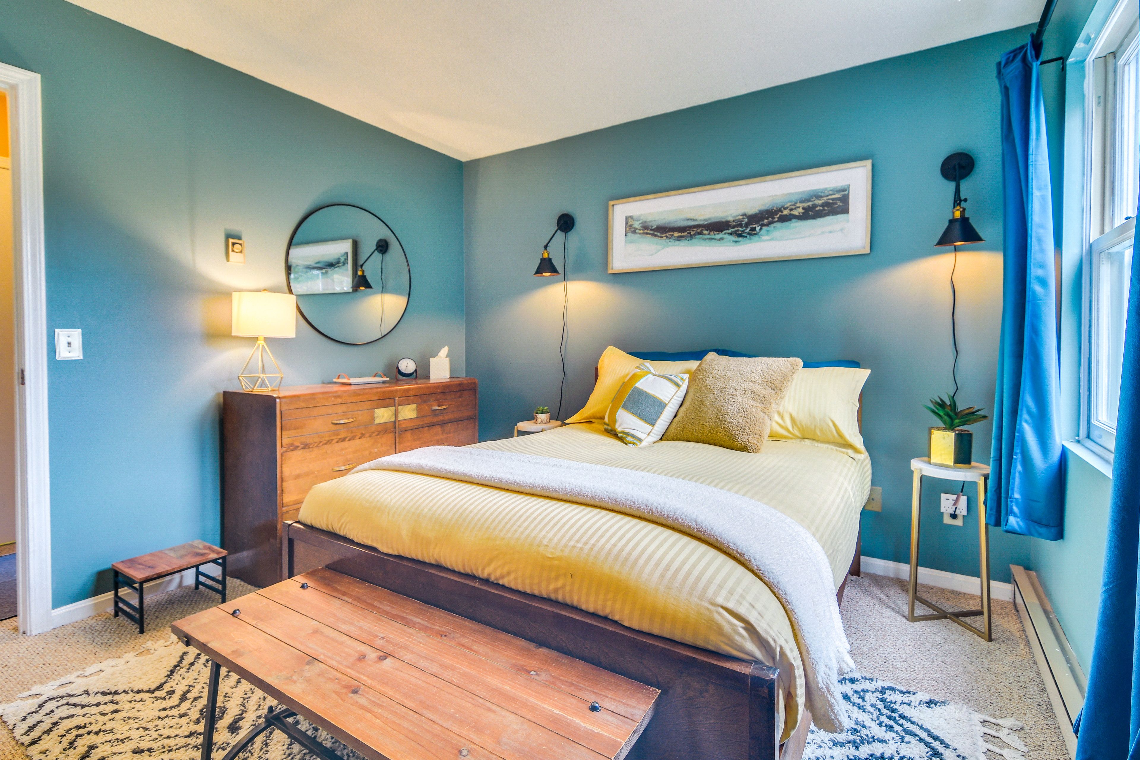 Bedroom Suite | Full Bed | Linens Provided