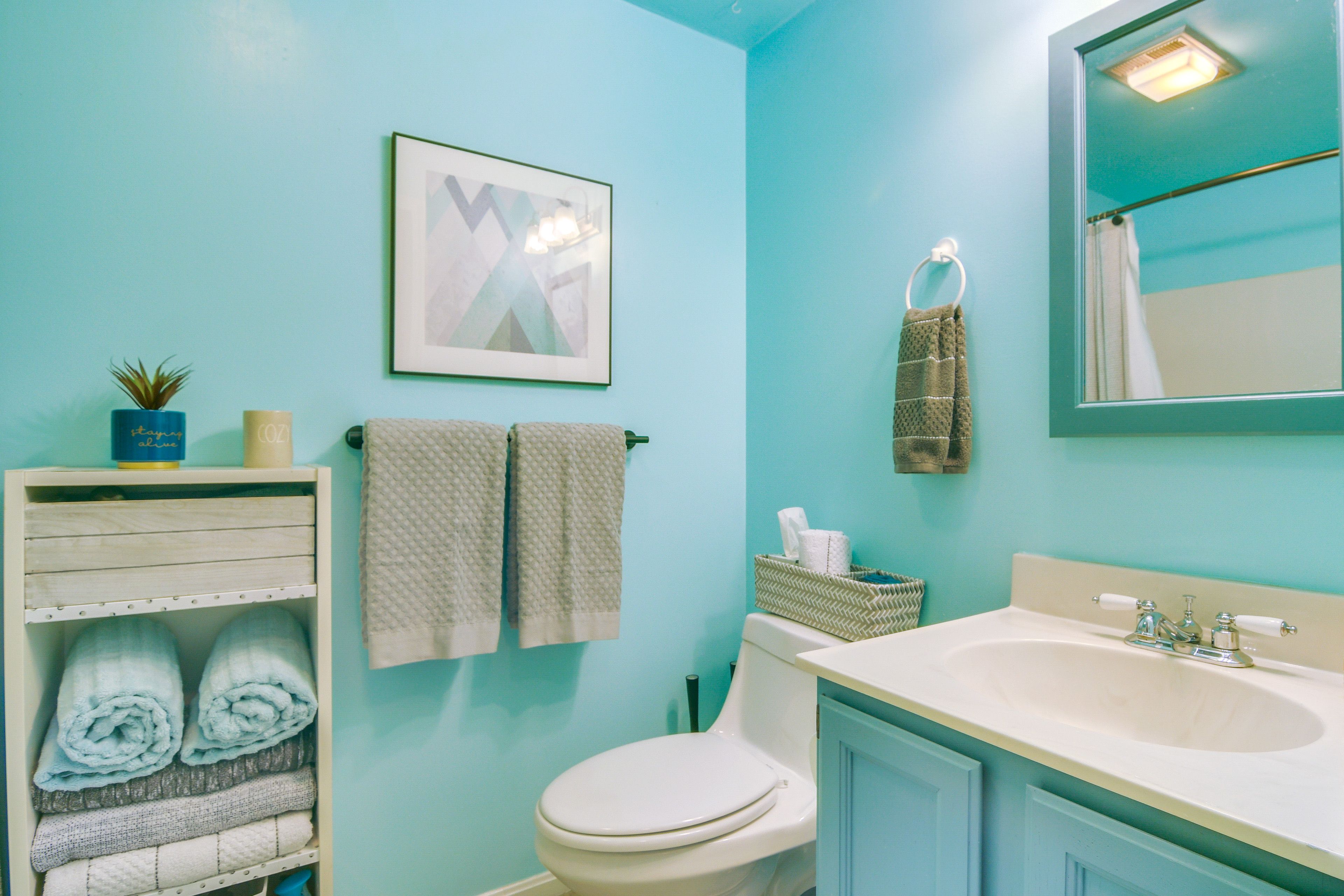 Full Bathroom | Complimentary Toiletries