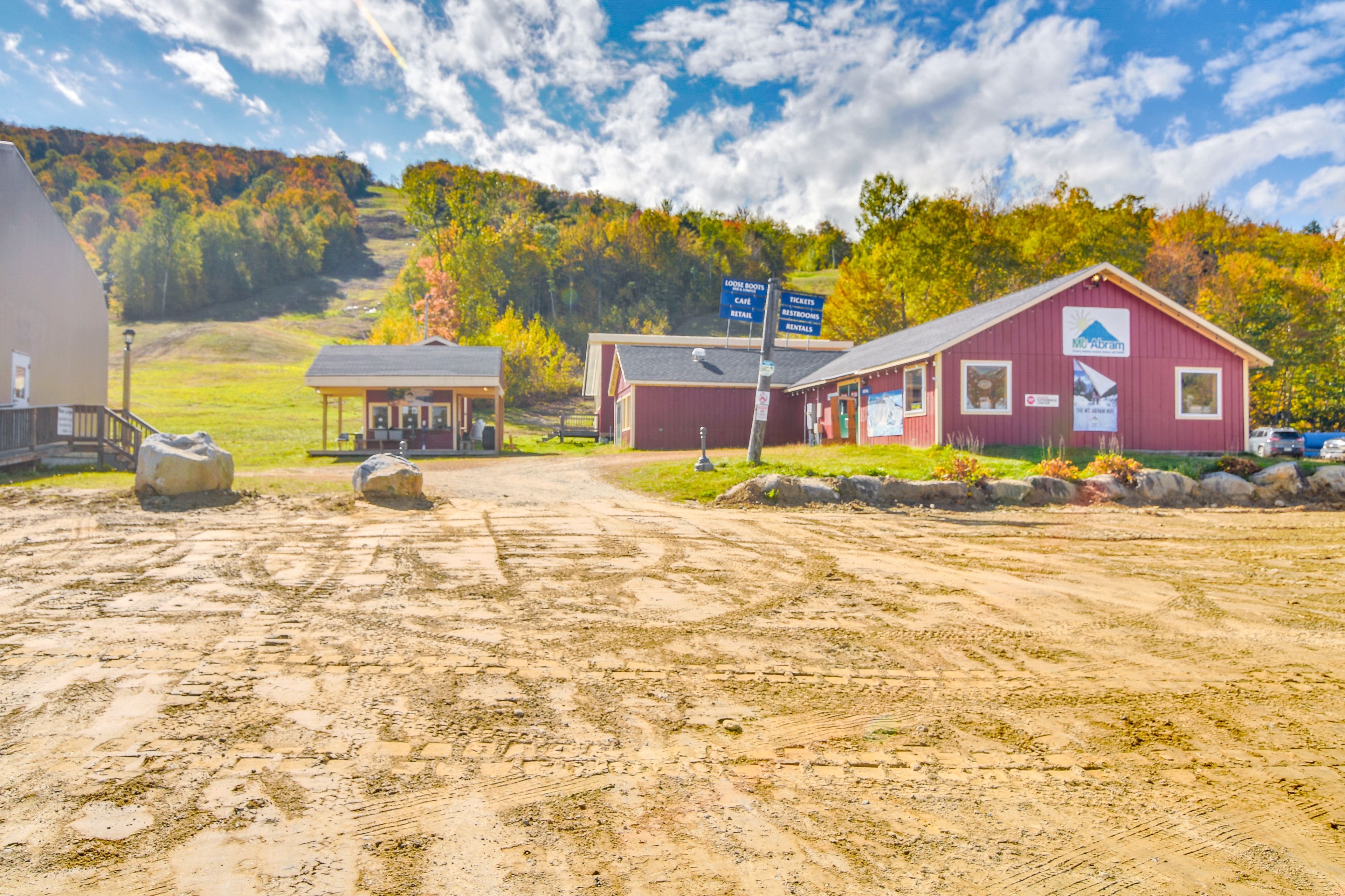 Parking | Community Lot (2 Vehicles) | Street Parking