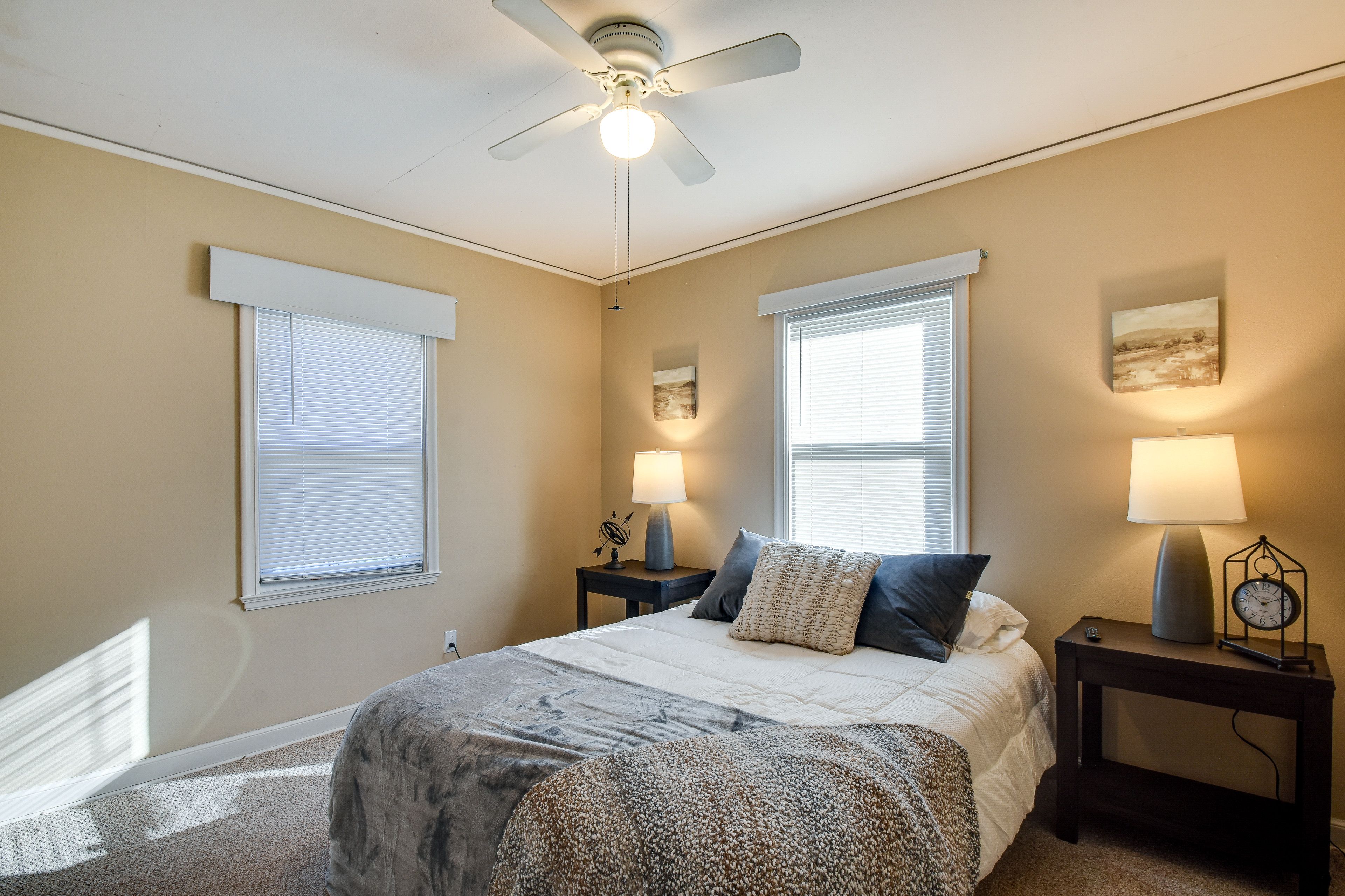 Bedroom 1 | Queen Bed