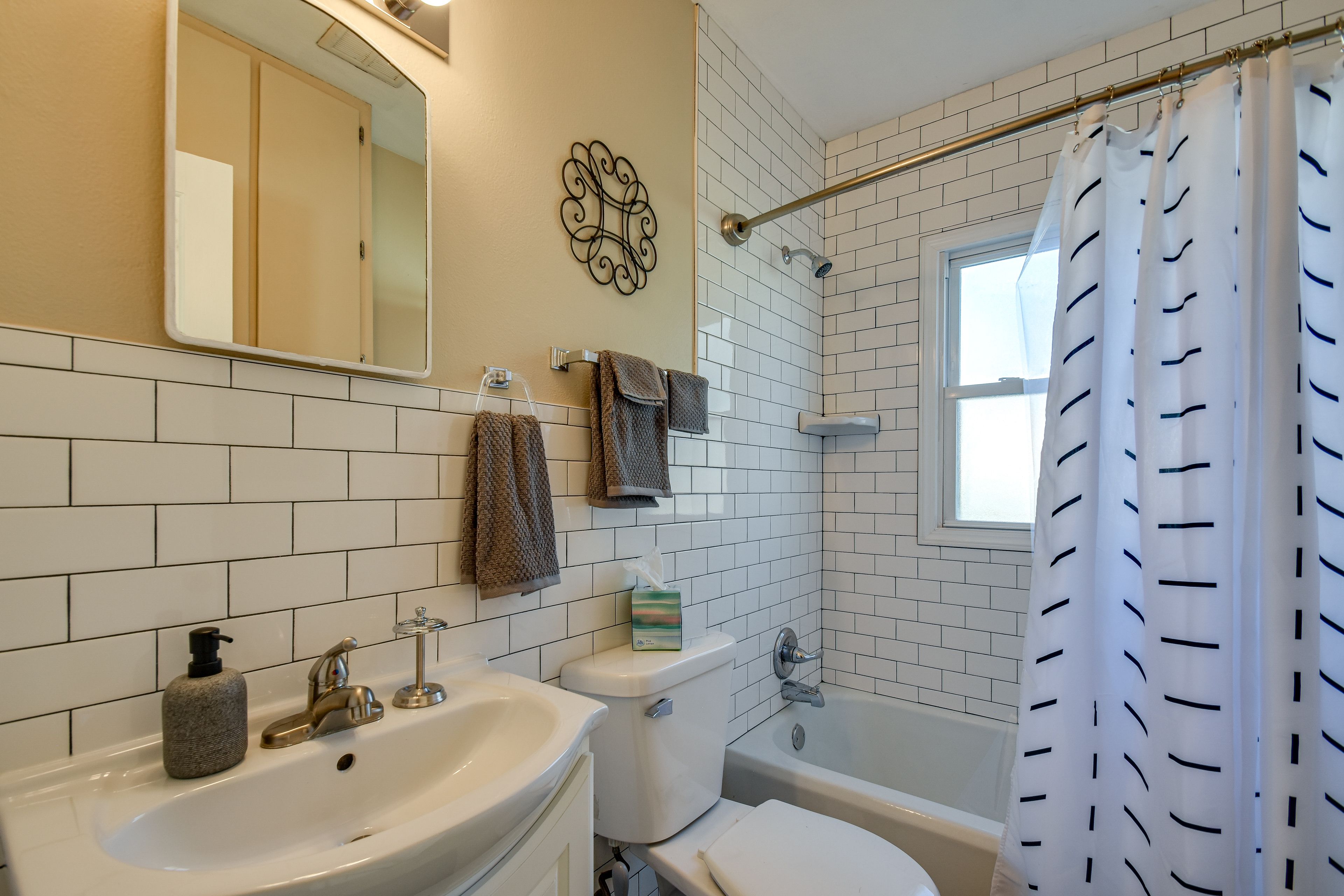 Bathroom | Complimentary Toiletries | Towels Provided