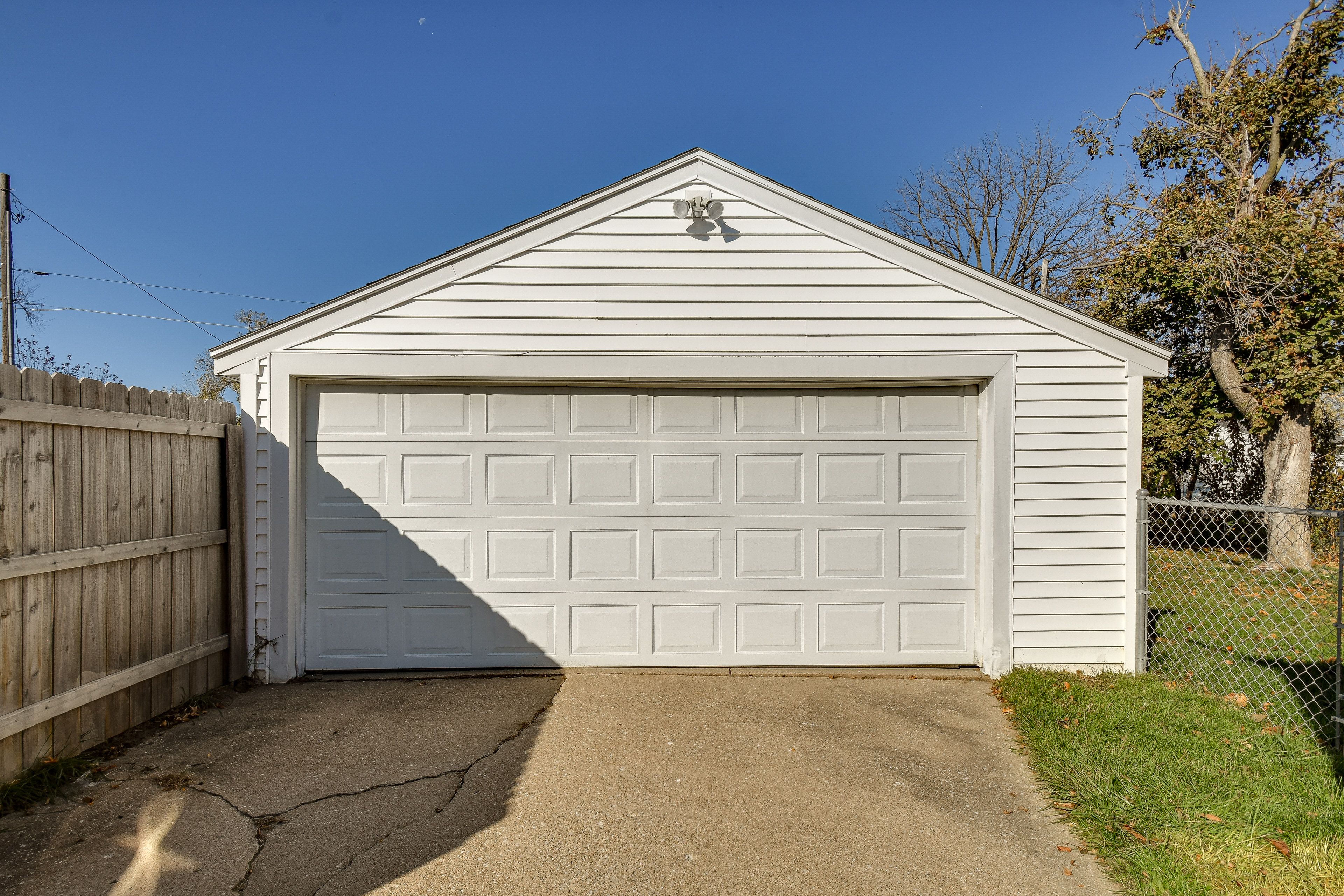 Parking | Driveway (2 Vehicles) | Street Parking (First-Come, First-Served)