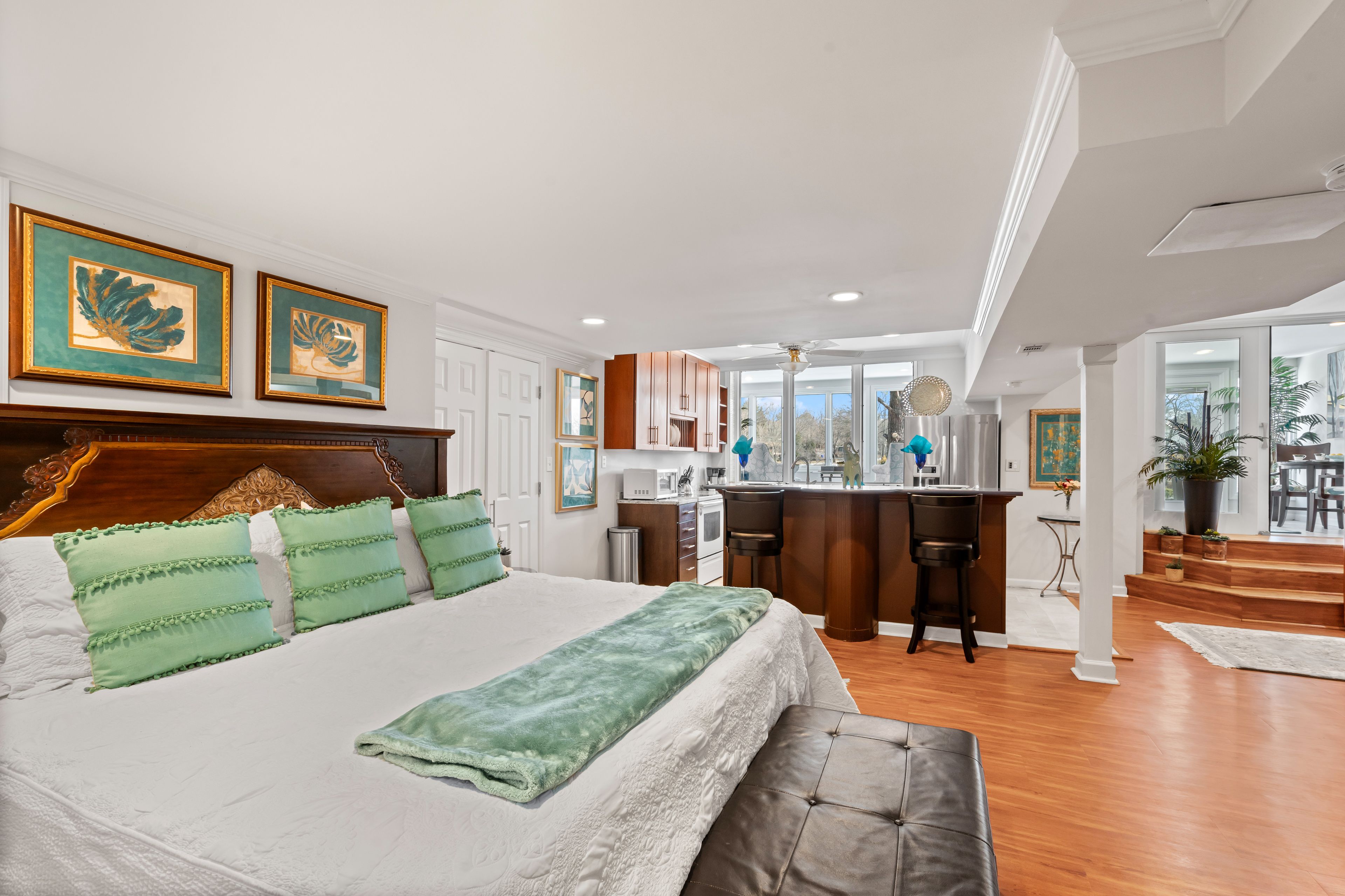 Studio | King Bed