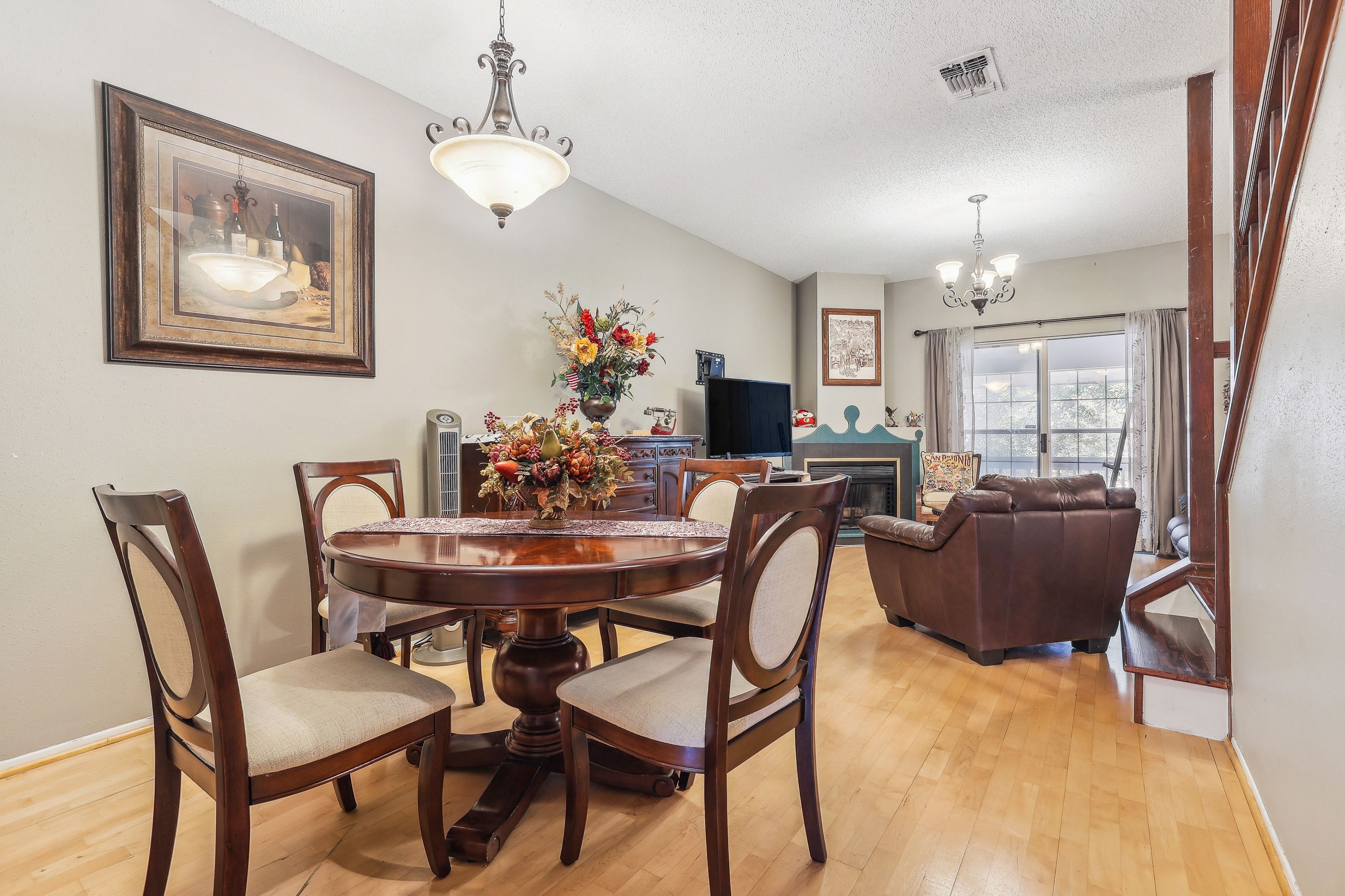 Dining Area | Dishware & Flatware Provided