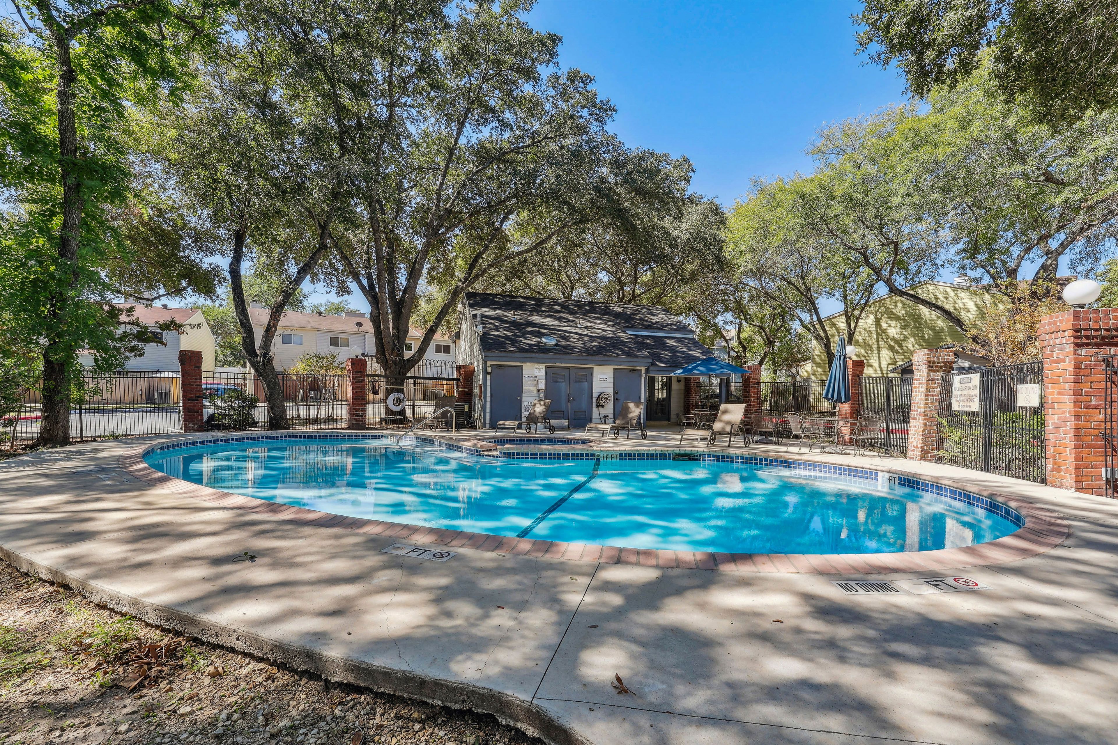 Community Amenities | Pool & Hot Tub