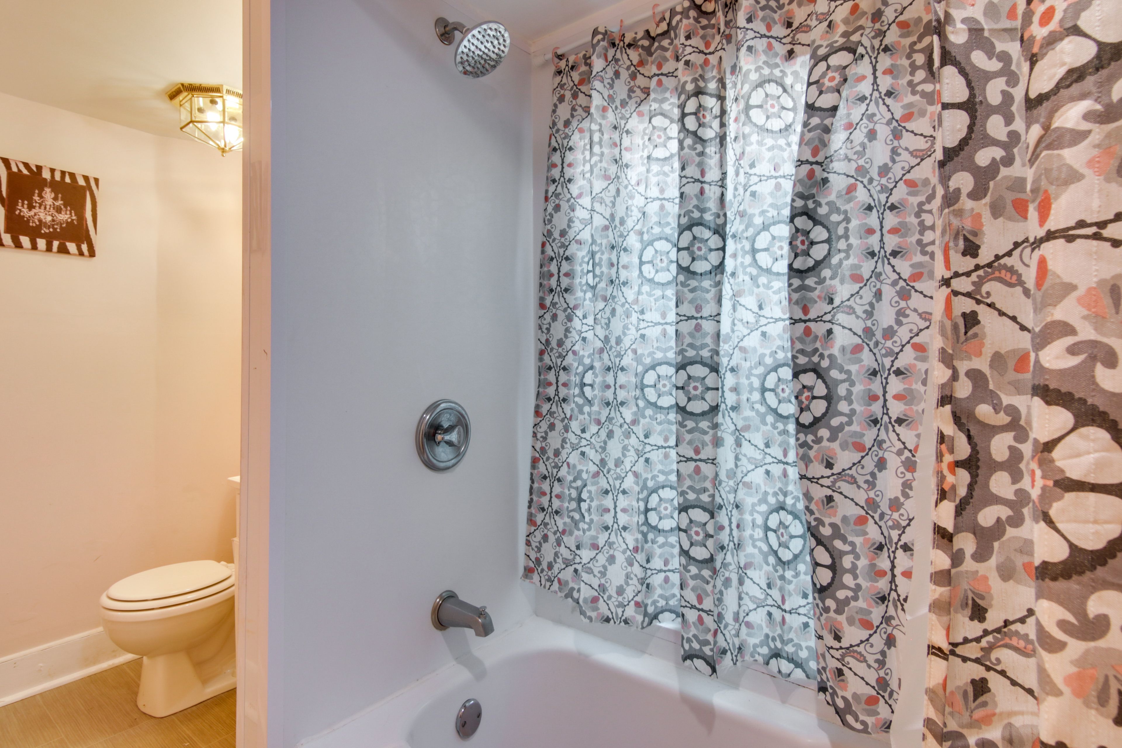 Full Bathroom | 2nd Floor