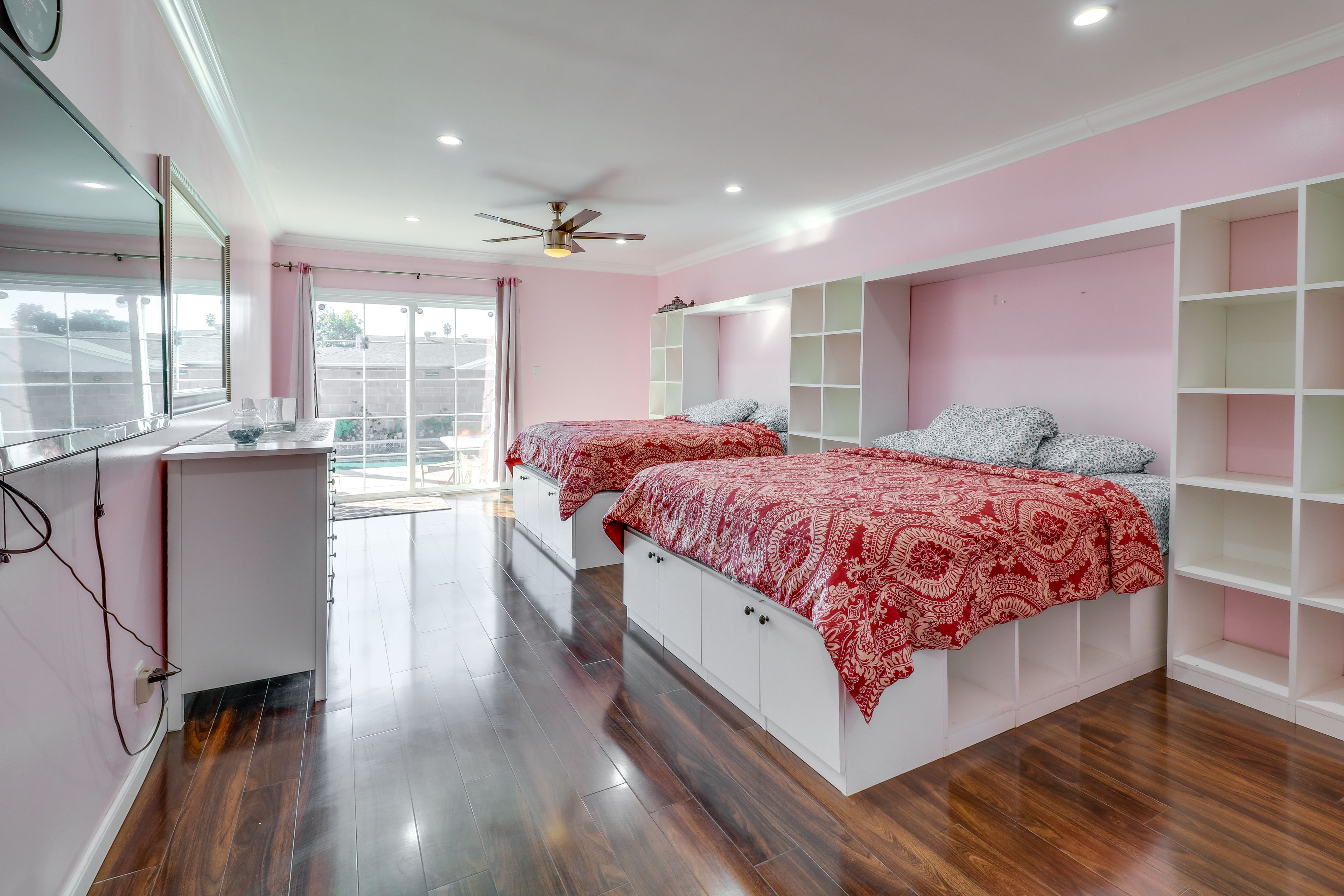 Bedroom 2 | 2 Queen Beds | Smart TV