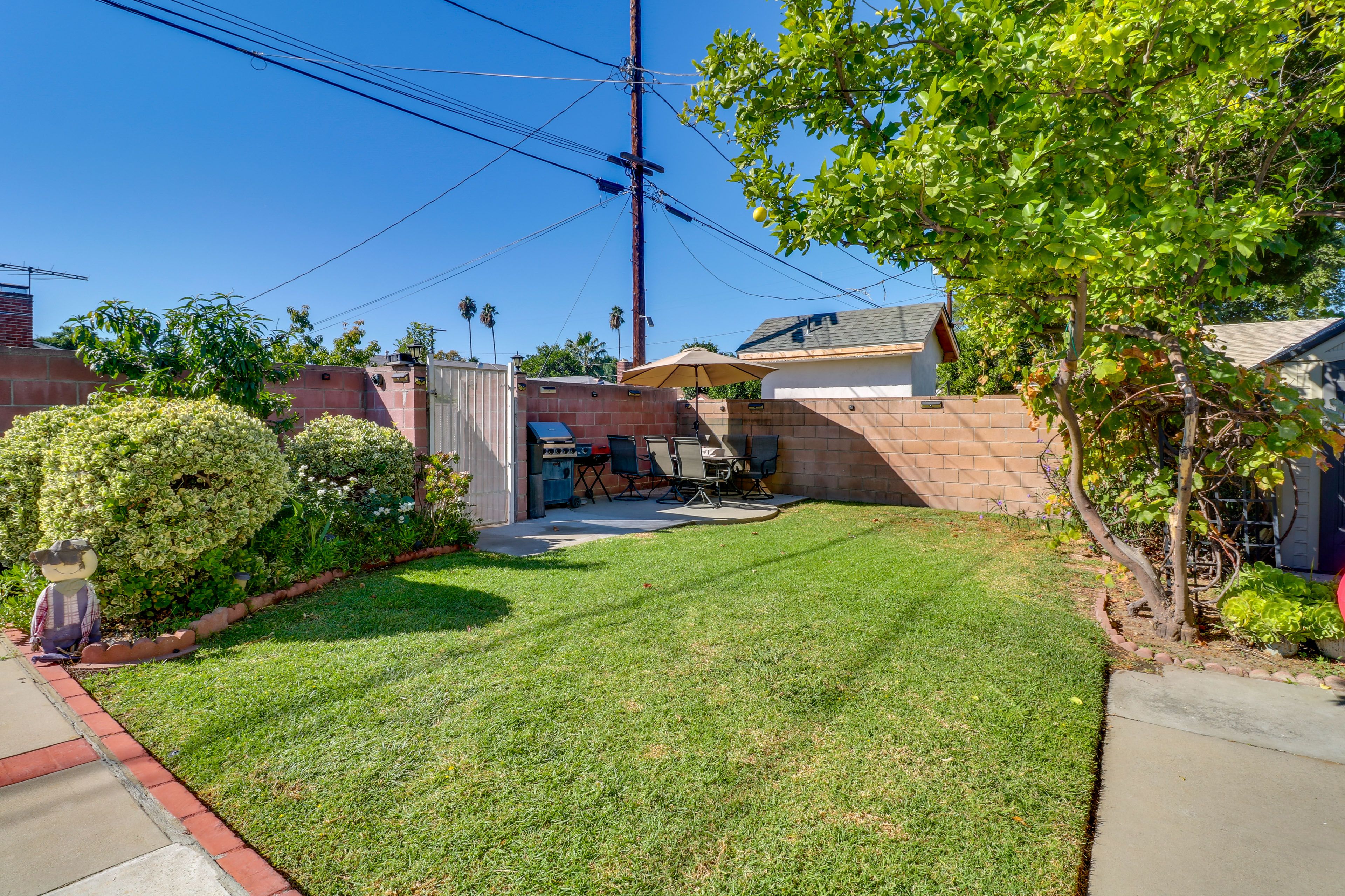 Shared Backyard | Outdoor Dining Area | Gas Grill